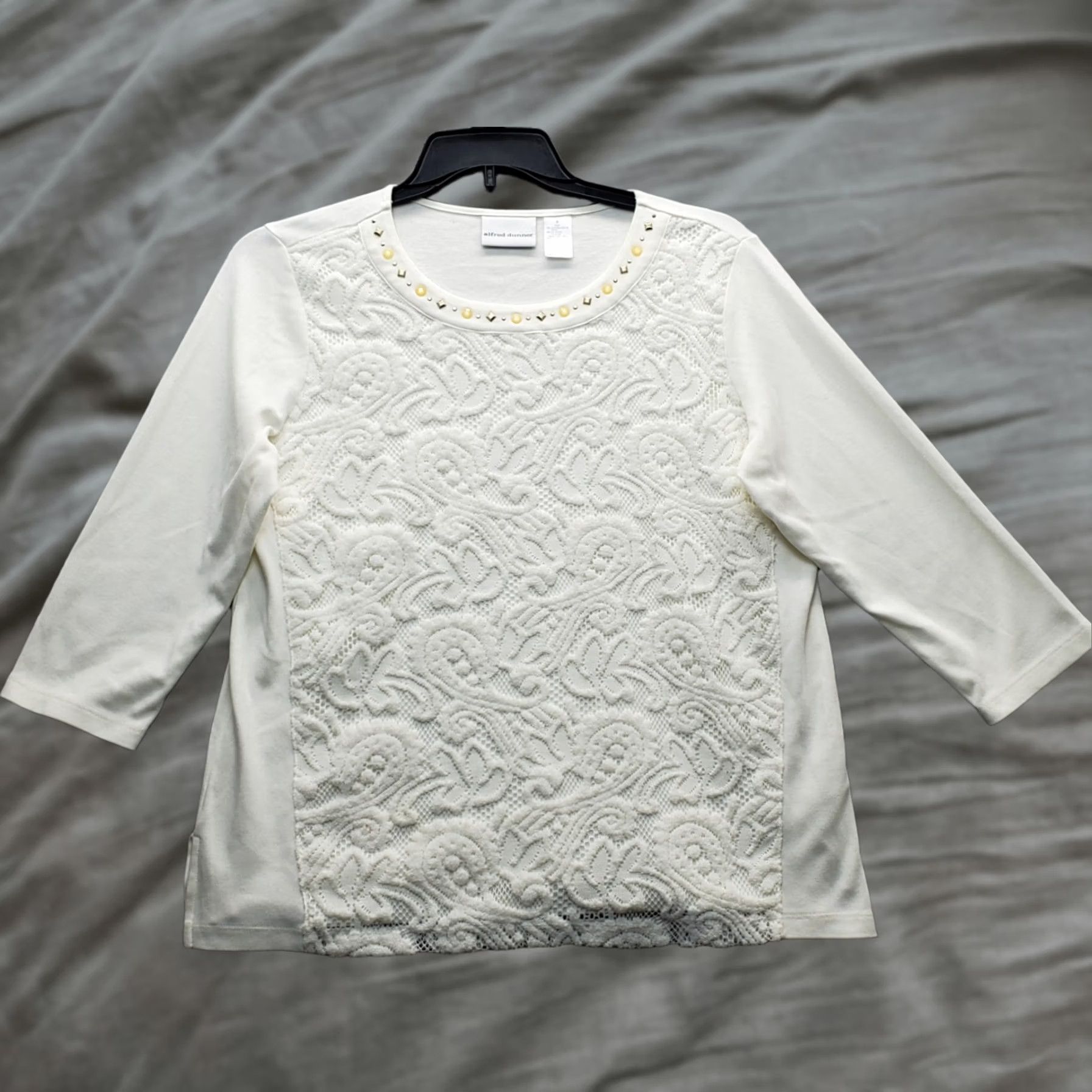 Vintage Alfred Dunner Shirt Womens Size M Tan Crochet Paisley Beaded Slit Pullover Size M / US 6-8 / IT 42-44 - 1 Thumbnail
