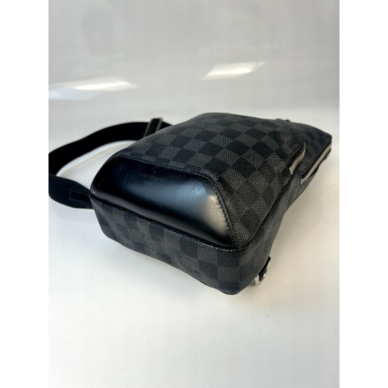 Louis Vuitton Louis Vuitton Black Damier Graphite Avenue Sling Size ONE SIZE - 7 Thumbnail