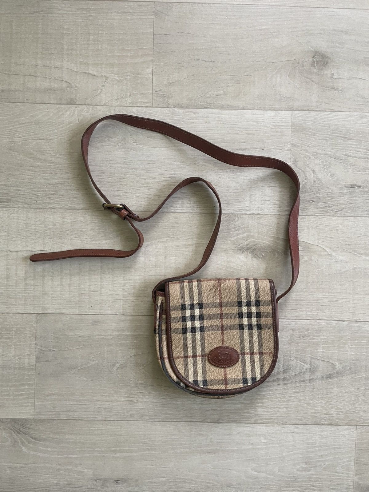 Burberry's Vintage Bag messenger