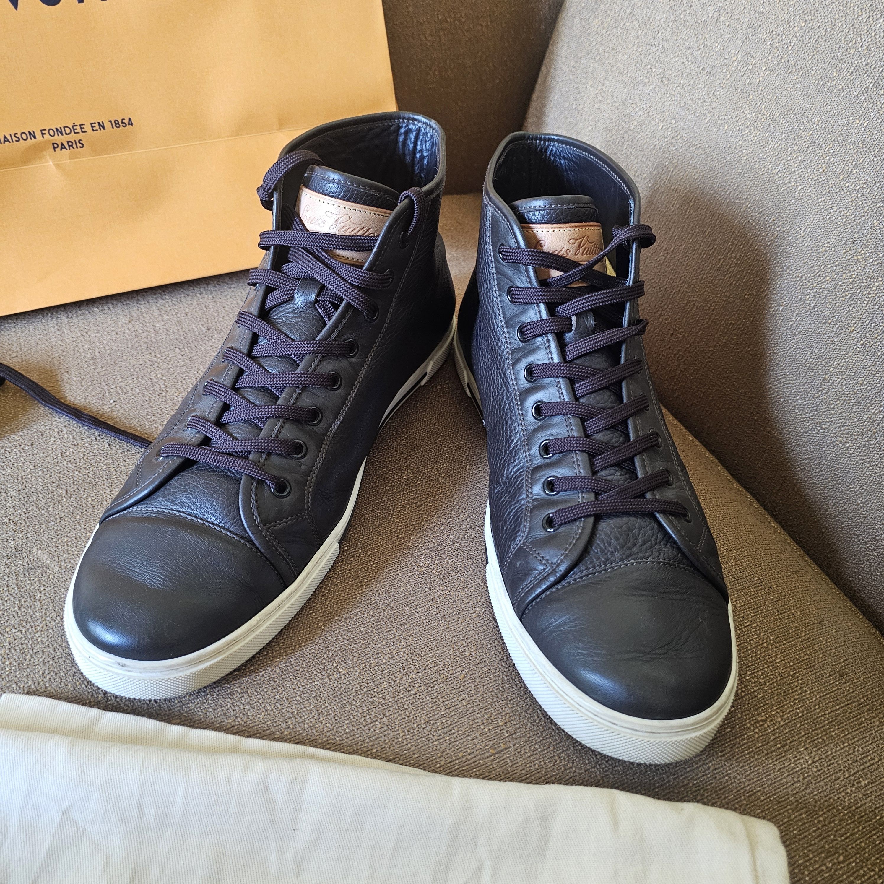 Louis Vuitton Louis Vuitton High Top Leather Brown Sneakers LV Sz 9, US 10 Size US 10 / EU 43 - 13 Thumbnail