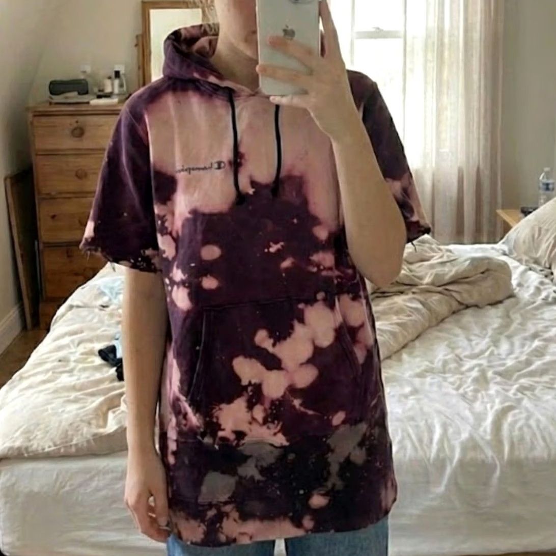 Champion VINTAGE Champion Hoodie Short Sleeve Bleach Dye Acid Wash Men's XL Pump Cover Purple 90s Athleisure Geometric Reverse Weave Mens XL Hoodie Size US XL / EU 56 / 4 - 2 Thumbnail