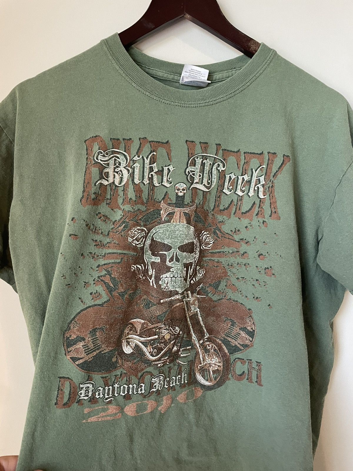 Gildan 2010 y2kesc skull bike week tee Size US M / EU 48-50 / 2 - 2 Thumbnail
