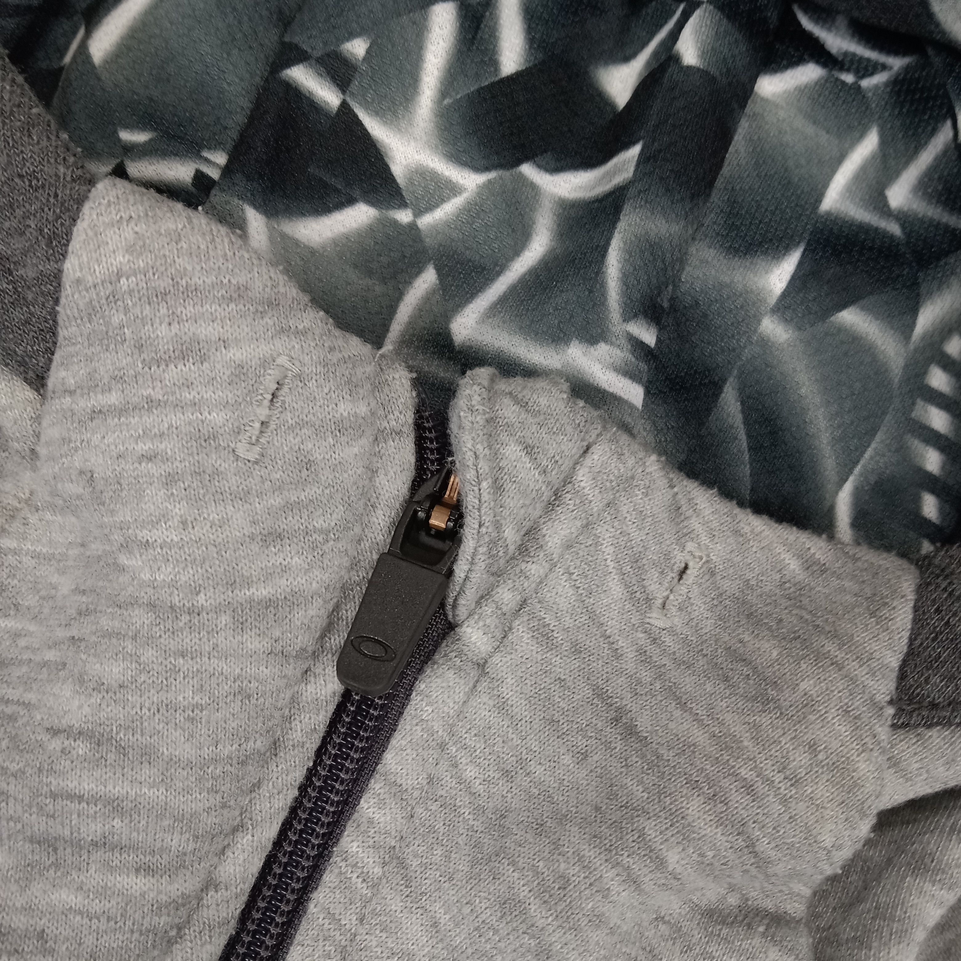 Oakley × Vintage OAKLEY Camo Logo Utility Style Zipper Hoodie Size US M / EU 48-50 / 2 - 4 Thumbnail