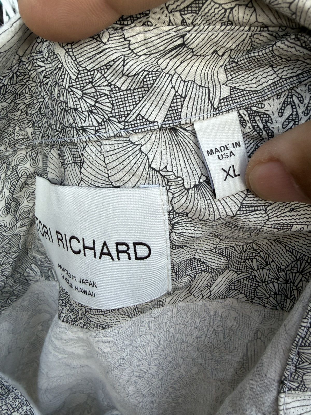 Tori Richard PreOwned Tori Richard Gray Hawaiian Print Men's XL Size US XL / EU 56 / 4 - 4 Thumbnail