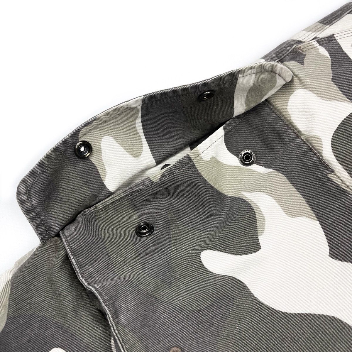Armani Exchange Armani Exchange Camo Military Cargo Shorts Size US 32 / EU 48 - 5 Thumbnail