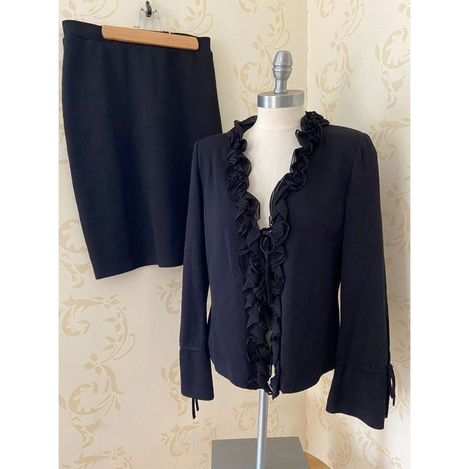 St. John Ladies Size 4-6 St. John Evening by Marie Gray Jac Size S / US 4 / IT 40 - 6 Thumbnail