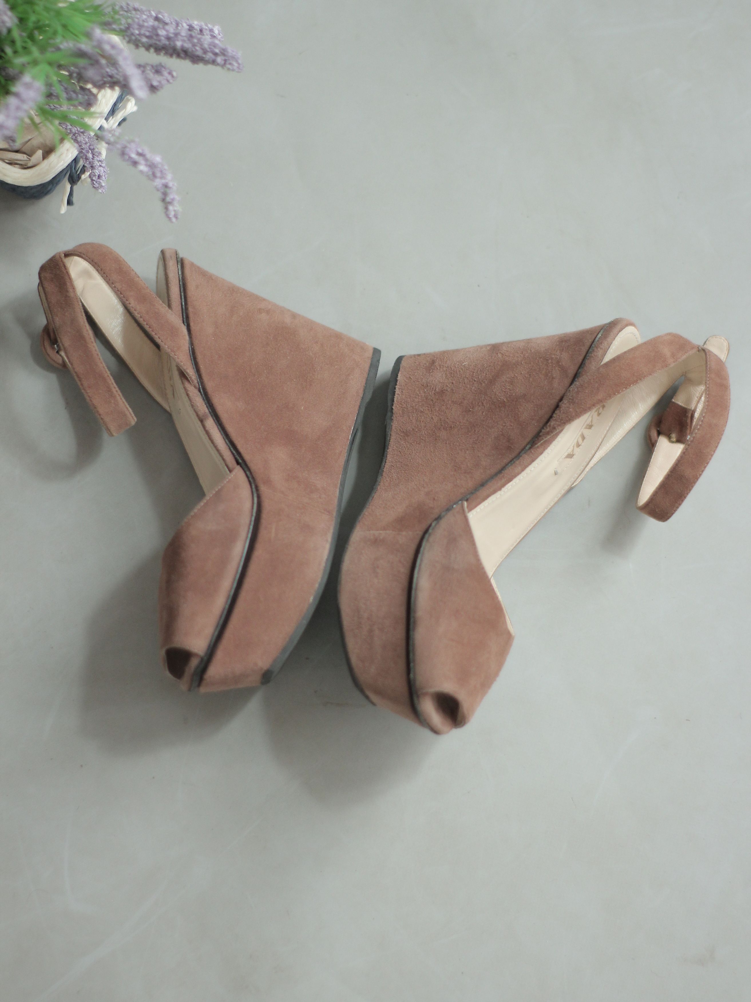 Prada PRADA SUEDE HEELS 36 Size US 6 / IT 36 - 6 Thumbnail
