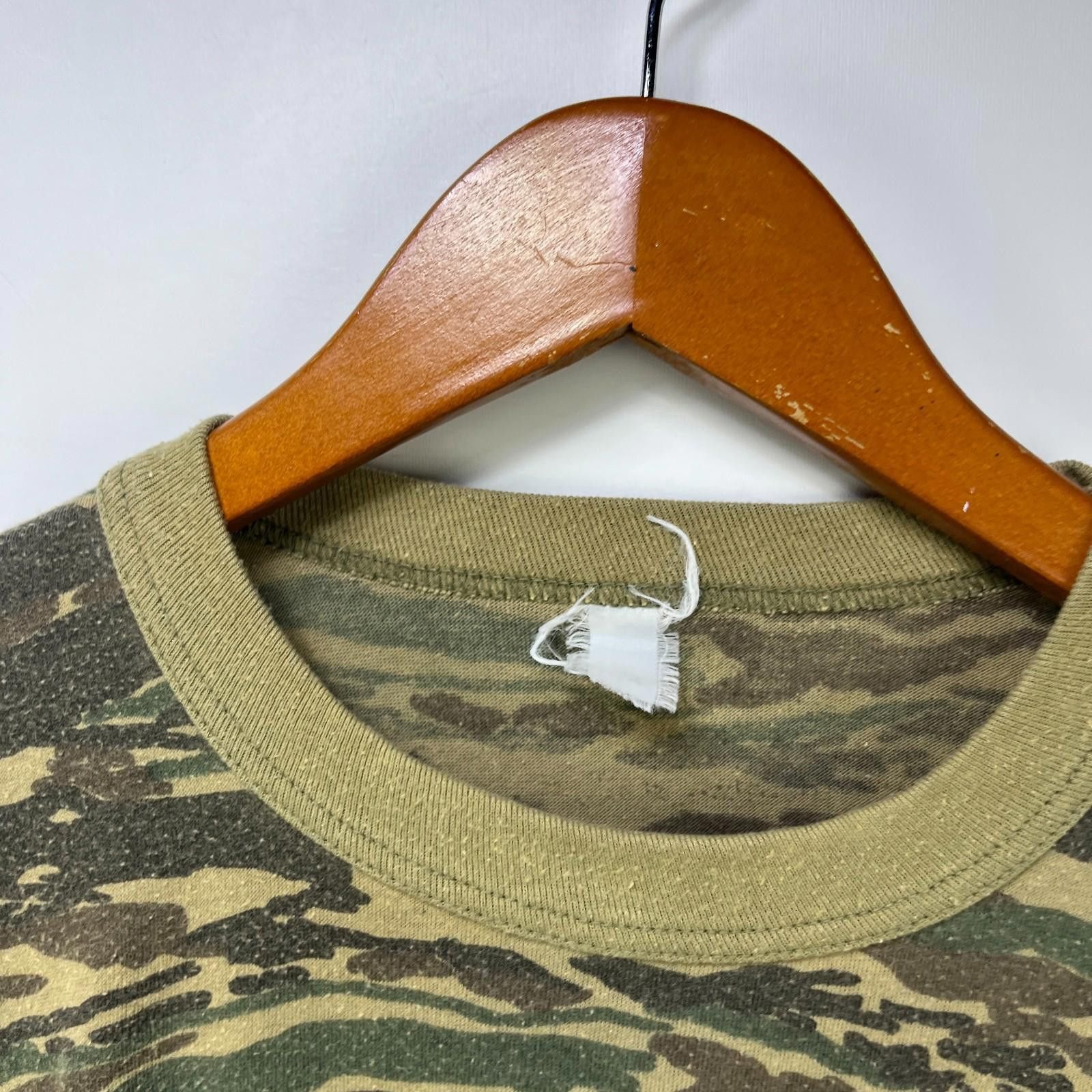 Vintage Vintage 90s Desert Camo Faded T Shirt XL Size US XL / EU 56 / 4 - 4 Thumbnail