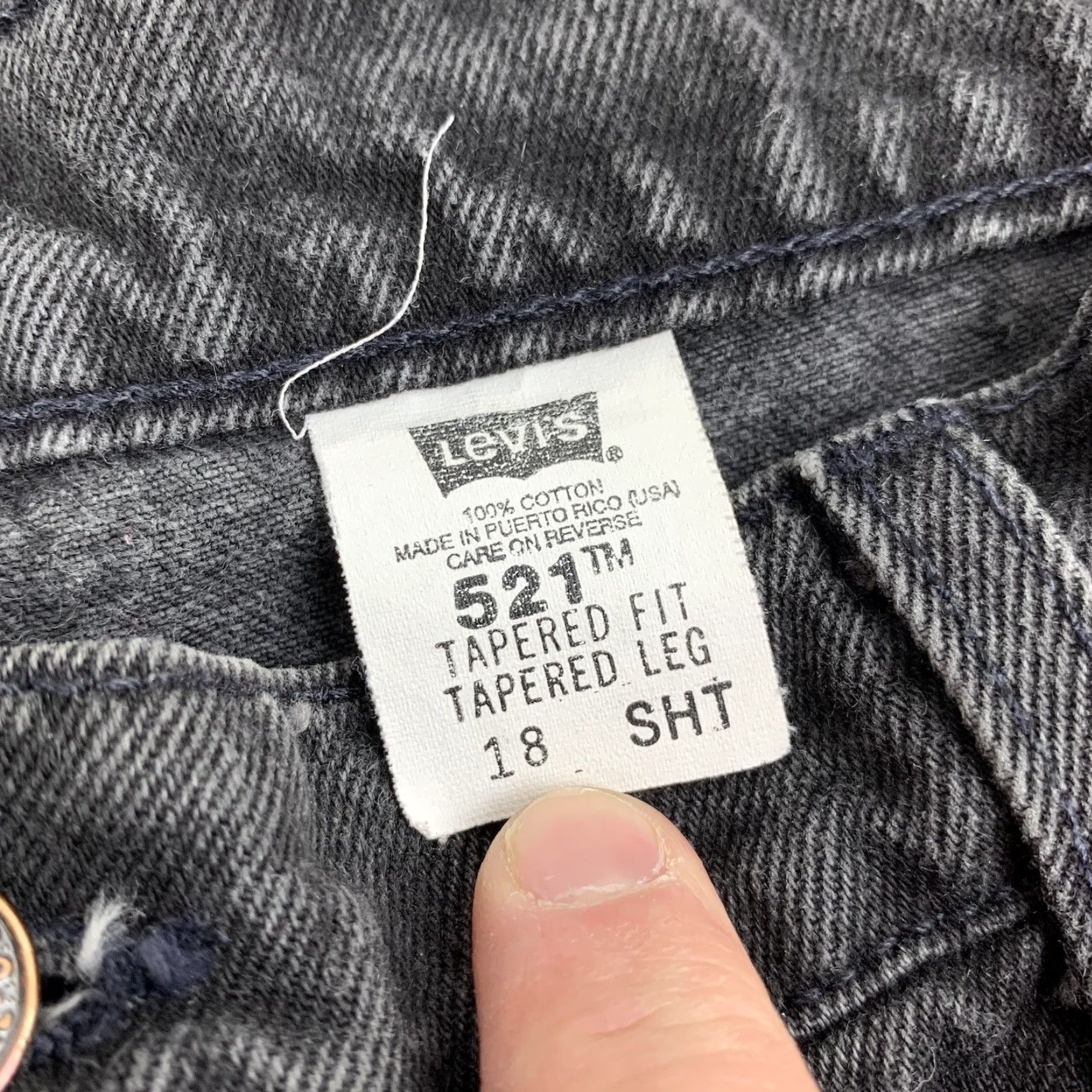 Levi's VINTAGE Levi's 521 Jeans Womens 18 Short Black High Waist Tapered Leg 90s USA Classic American Jeans Womens Size 40" / US 18 - 5 Thumbnail