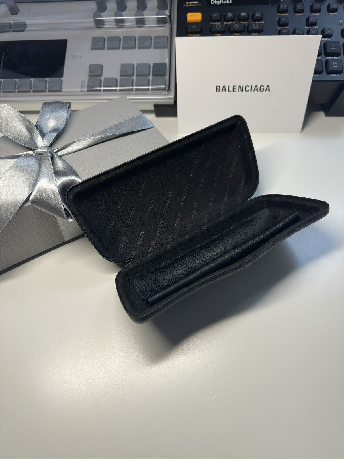 Balenciaga Balenciaga Invisible Rectangle Silver Sunglasses Size ONE SIZE - 11 Thumbnail