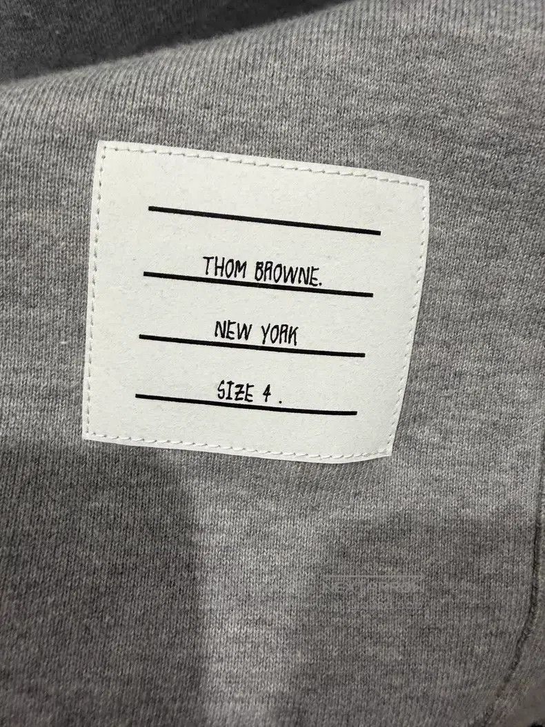 Thom Browne Thom Browne Crew Neck Sweatshirt Light Grey Size US XL / EU 56 / 4 - 4 Thumbnail