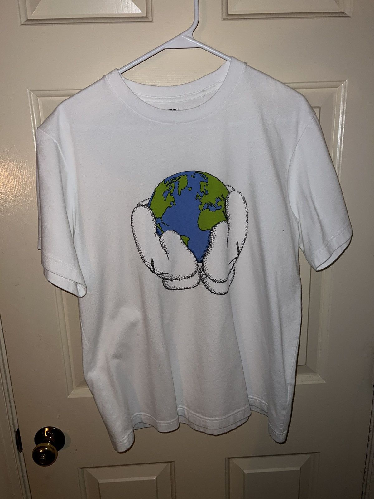Kaws × Uniqlo Kaws x Uniqlo Size US M / EU 48-50 / 2 - 1 Thumbnail