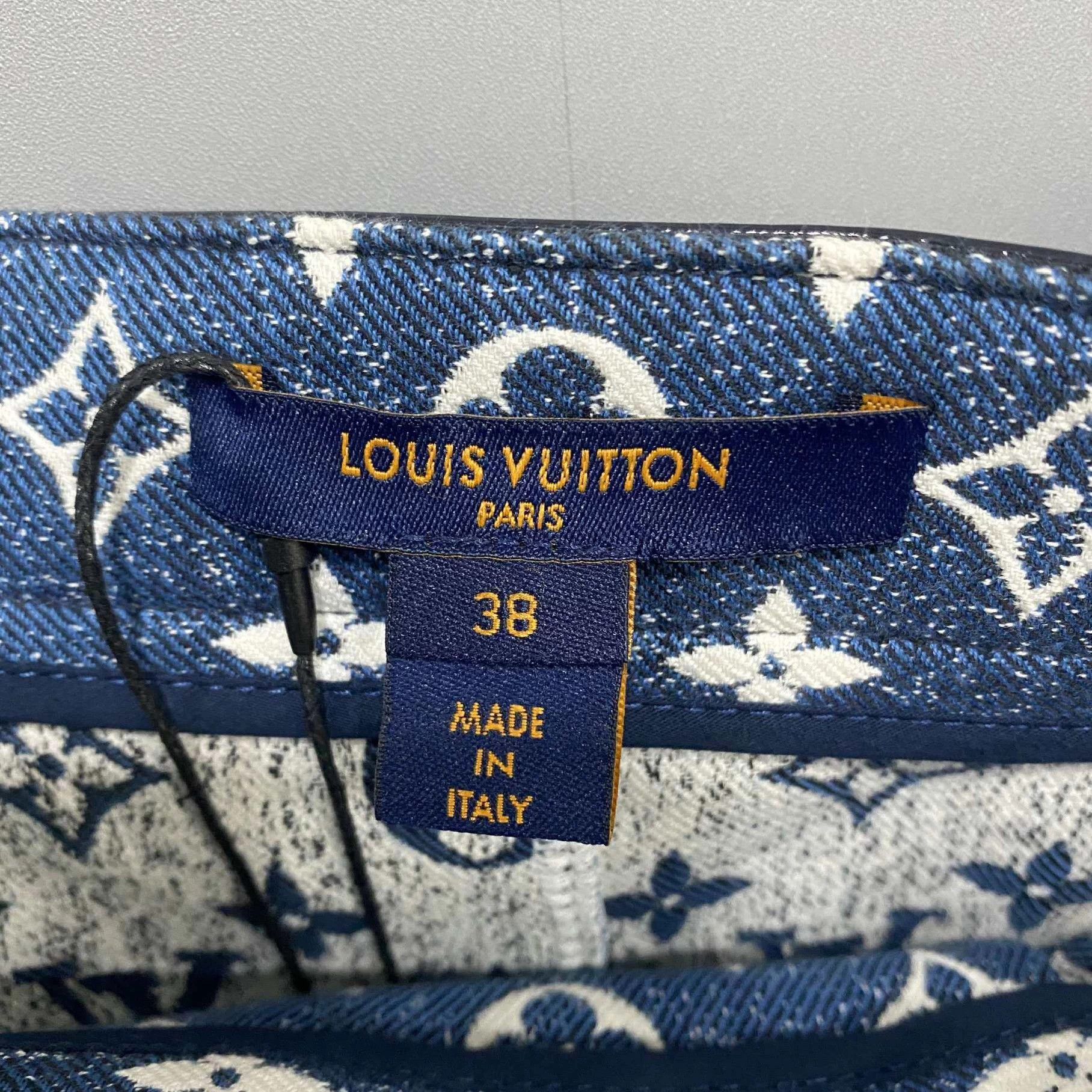 Louis Vuitton Monogram print all-over gold button washed denim skirt LV Size 26" / US 2 / IT 38 - 4 Thumbnail