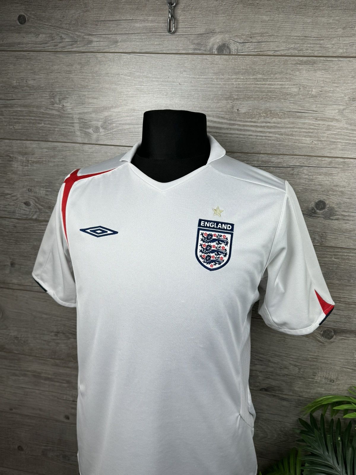 Umbro ENGLAND 2005 2007 HOME SHIRT FOOTBALL SOCCER JERSEY SIZE L Size US L / EU 52-54 / 3 - 1 Thumbnail