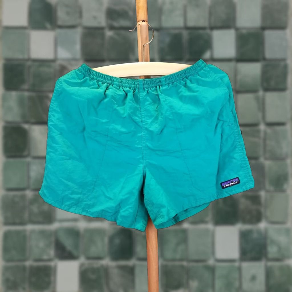 Patagonia VINTAGE Patagonia GREEN BAGGIES SHORTS SZ MEN'S SMALL Mens Shorts Classic Bermuda Lined Canvas Green Baggy Style ShortS Size US 29 - 1 Thumbnail