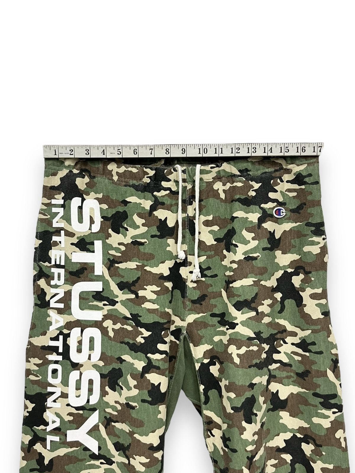 Stussy 🔥STUSSY INTERNATIONAL x CHAMPION Reverse Weave Camo Shorts Size US 34 / EU 50 - 16 Thumbnail