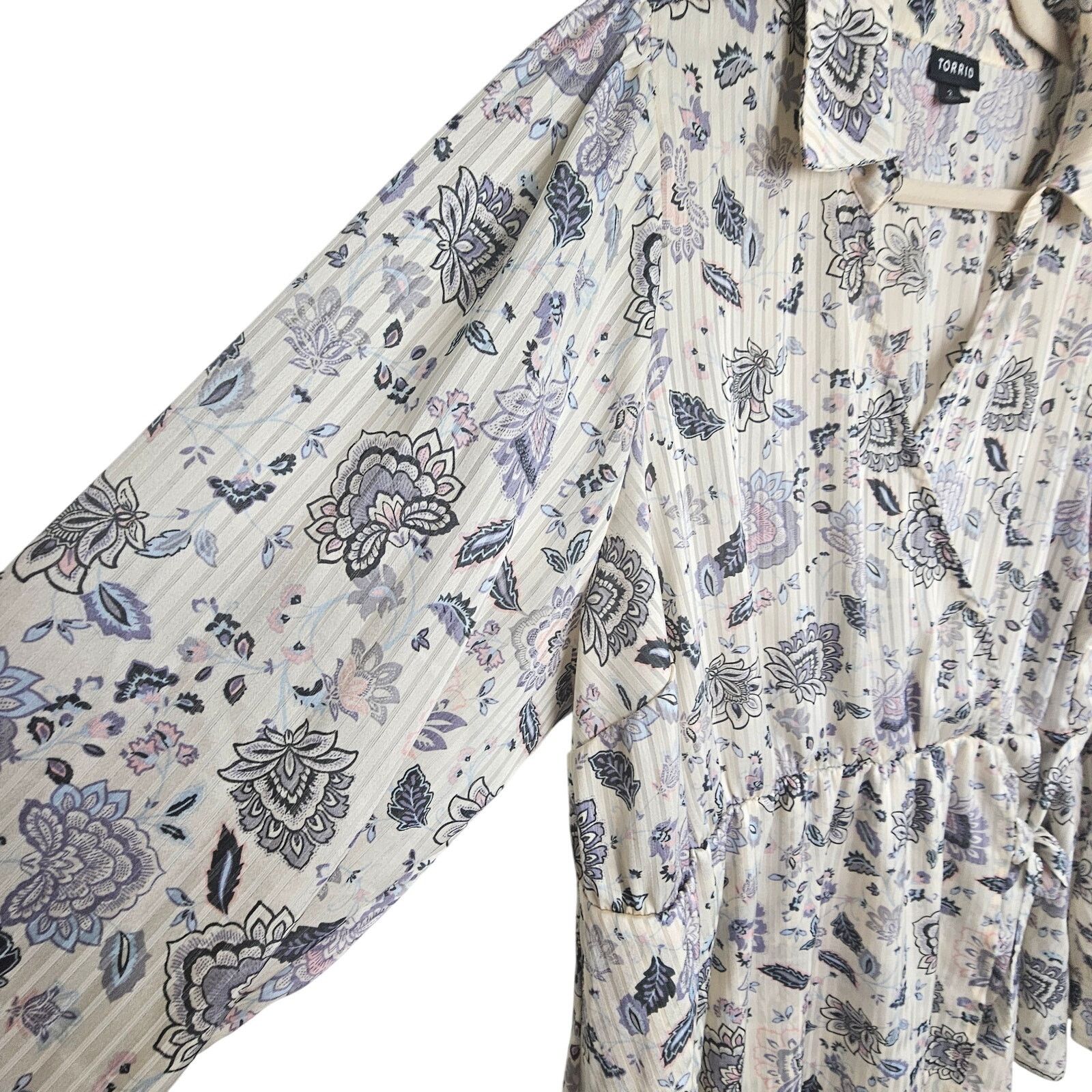 Corridor Torrid Blouse Women 2X Floral Stripe Satin Collared Surplice Size XXL / US 16-18 / IT 52-54 - 6 Thumbnail