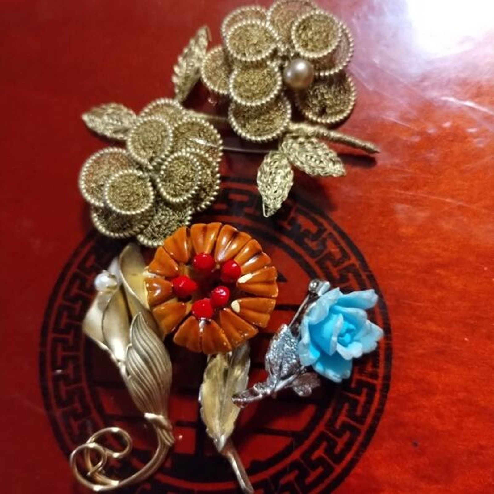 Vintage Estate sale bundle of vintage brooches~very beautiful Size ONE SIZE - 1 Preview