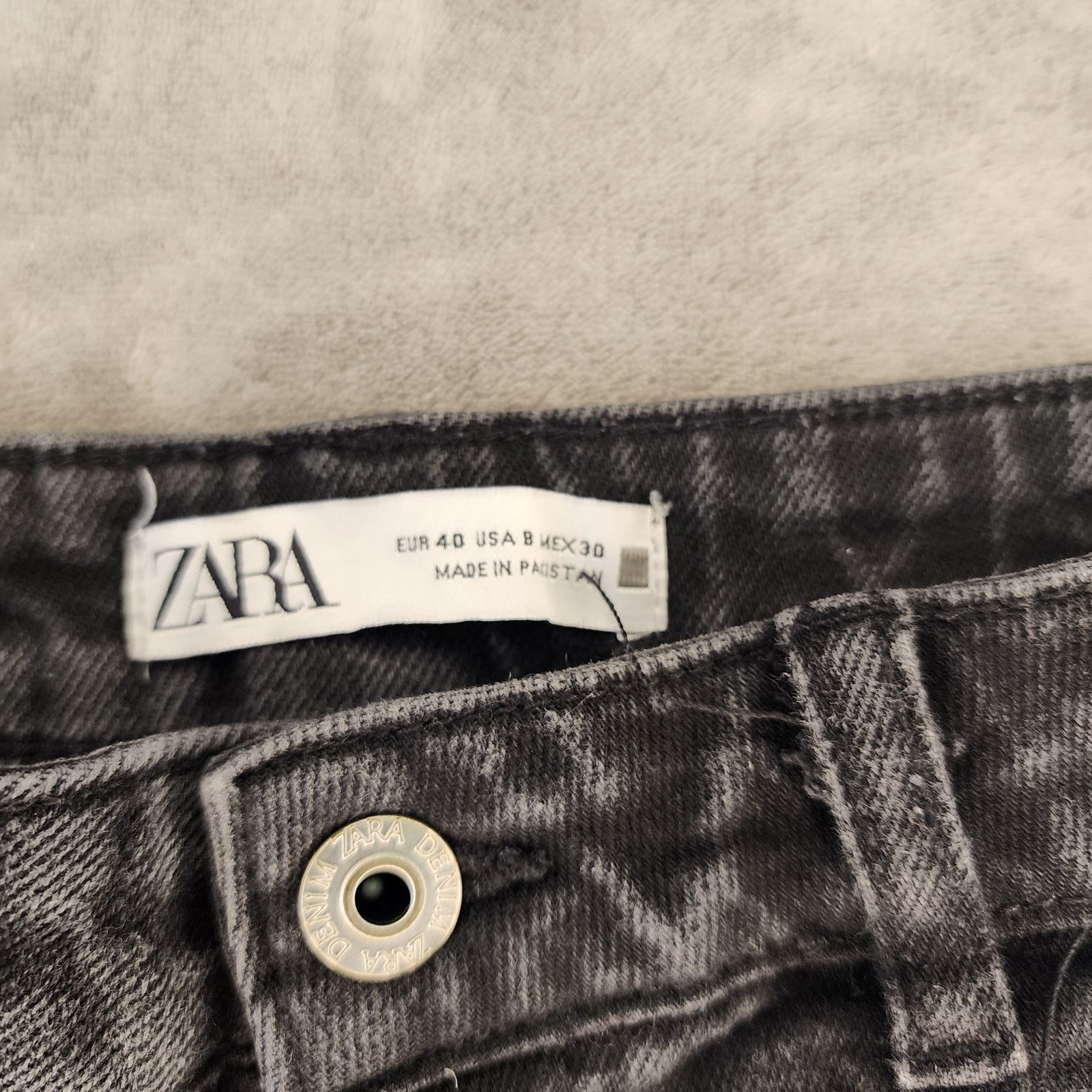 Zara Zara Women size 8 Black Faded Wash Tapered Jeans 28x26 Size 30" / US 8 / IT 44 - 3 Thumbnail