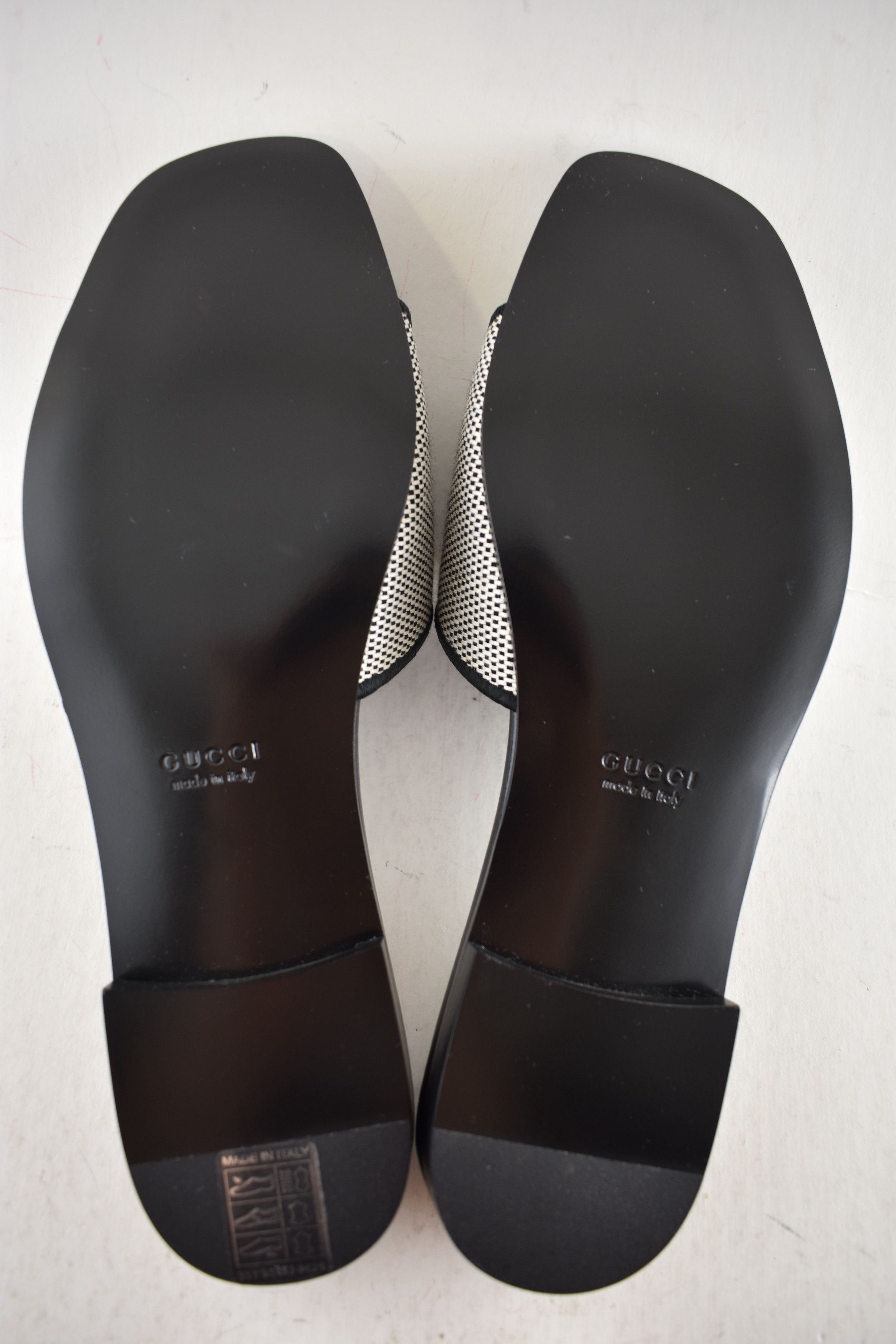 Gucci Gucci GG Interlocking Logo Canvas Flat Slide Sandal 36.5 Size US 6.5 / IT 36.5 - 18 Thumbnail