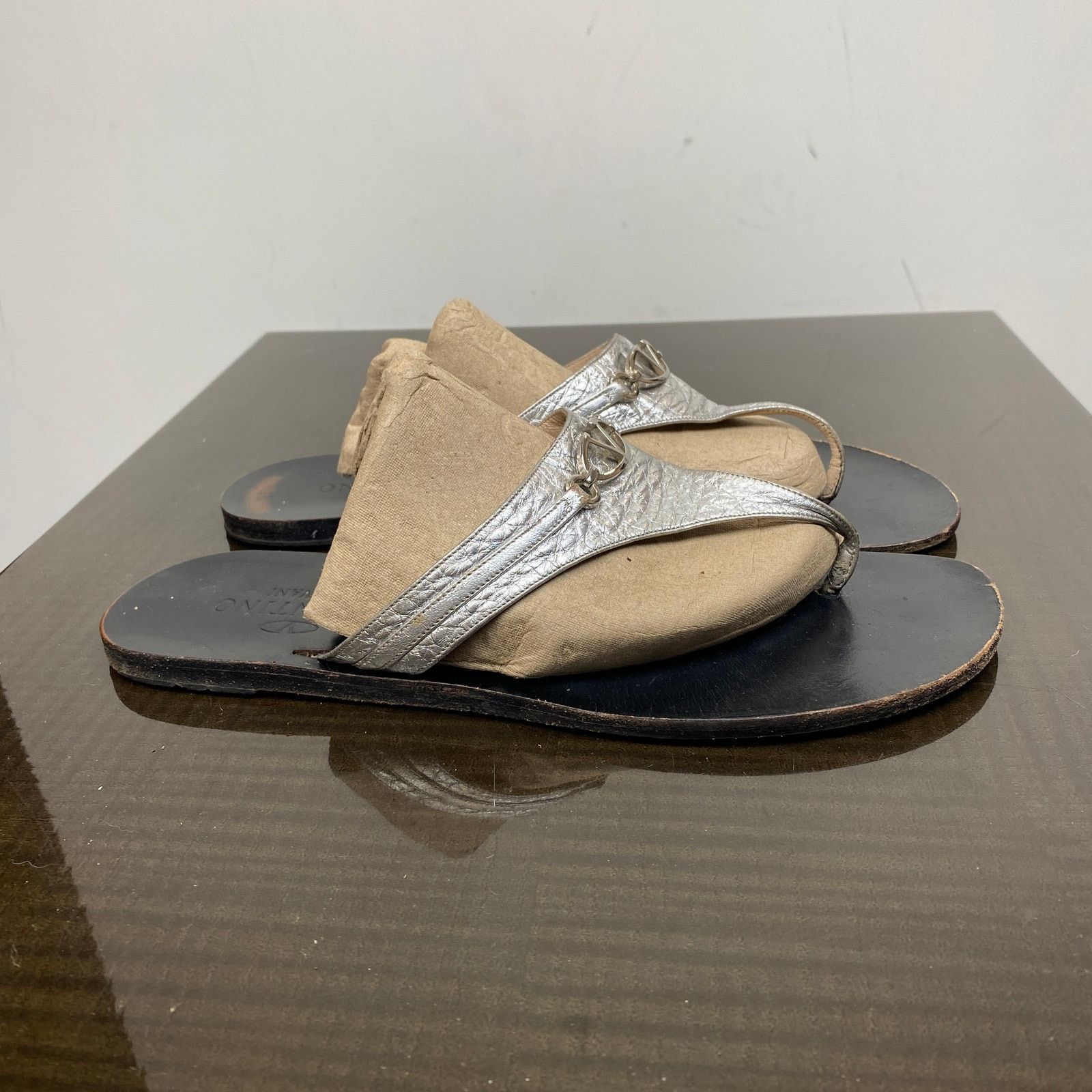 Valentino Valentino Garavani V Logo Leather Thong Sandals Women's 38.5 Size US 8.5 / IT 38.5 - 3 Thumbnail