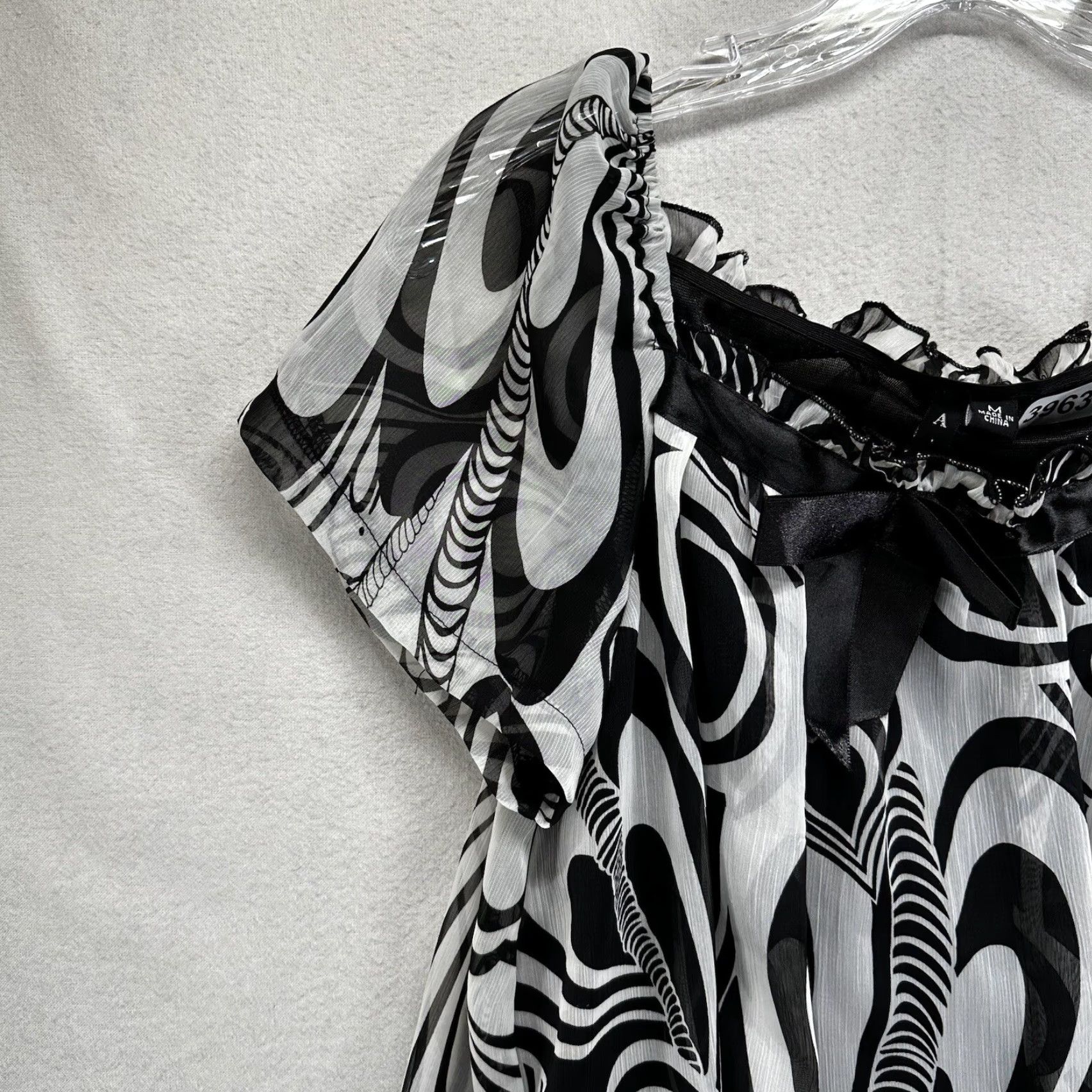 Vintage **Retro 70s Women's Medium Geometric Black & White Bow Top** User: **Retro 70s Women's Medium Geometric Black & White Bow Blouse** Size M / US 6-8 / IT 42-44 - 6 Thumbnail