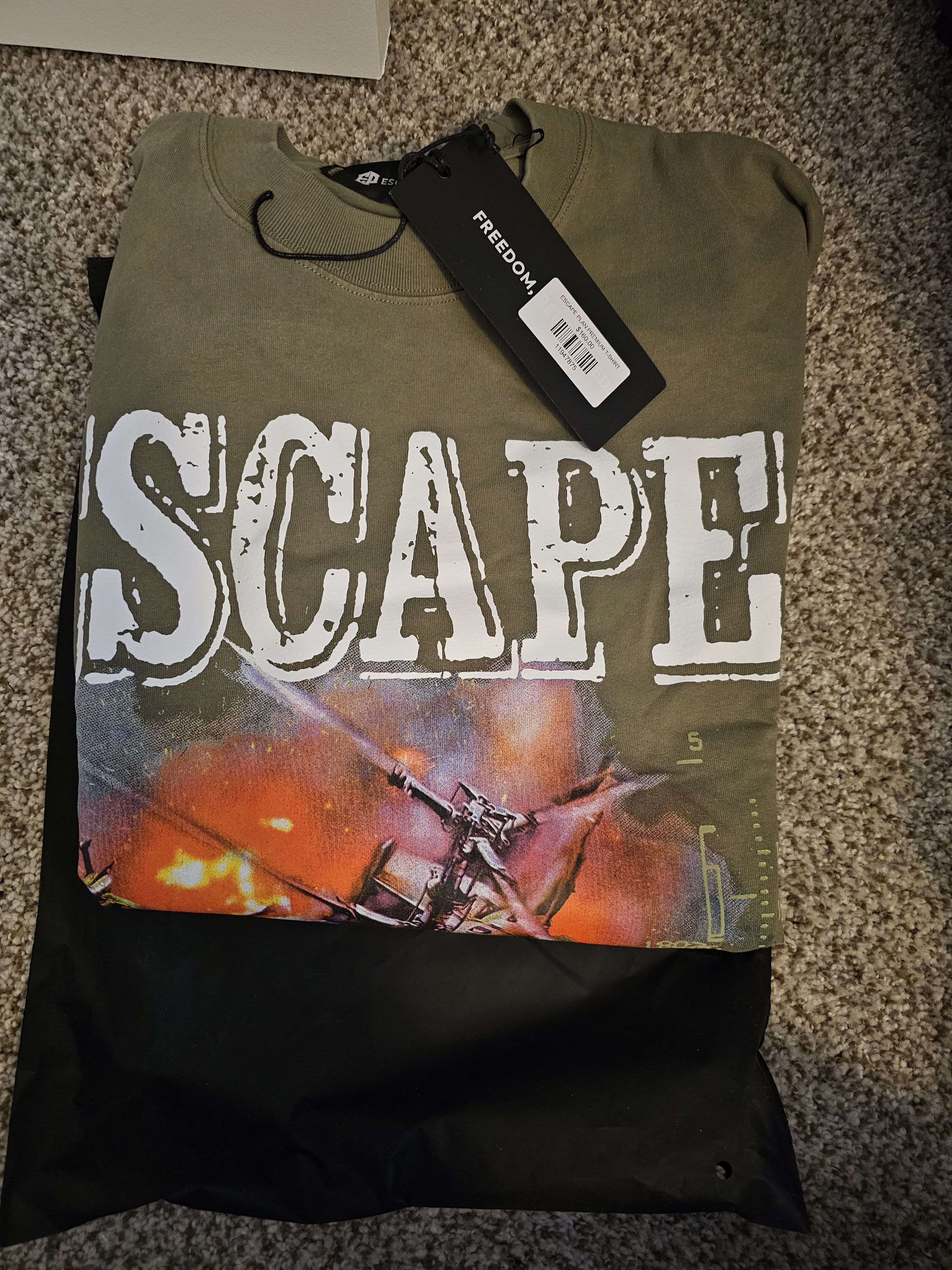 Other Escape Plan Mens short sleeve t-shirt Size US L / EU 52-54 / 3 - 10 Thumbnail