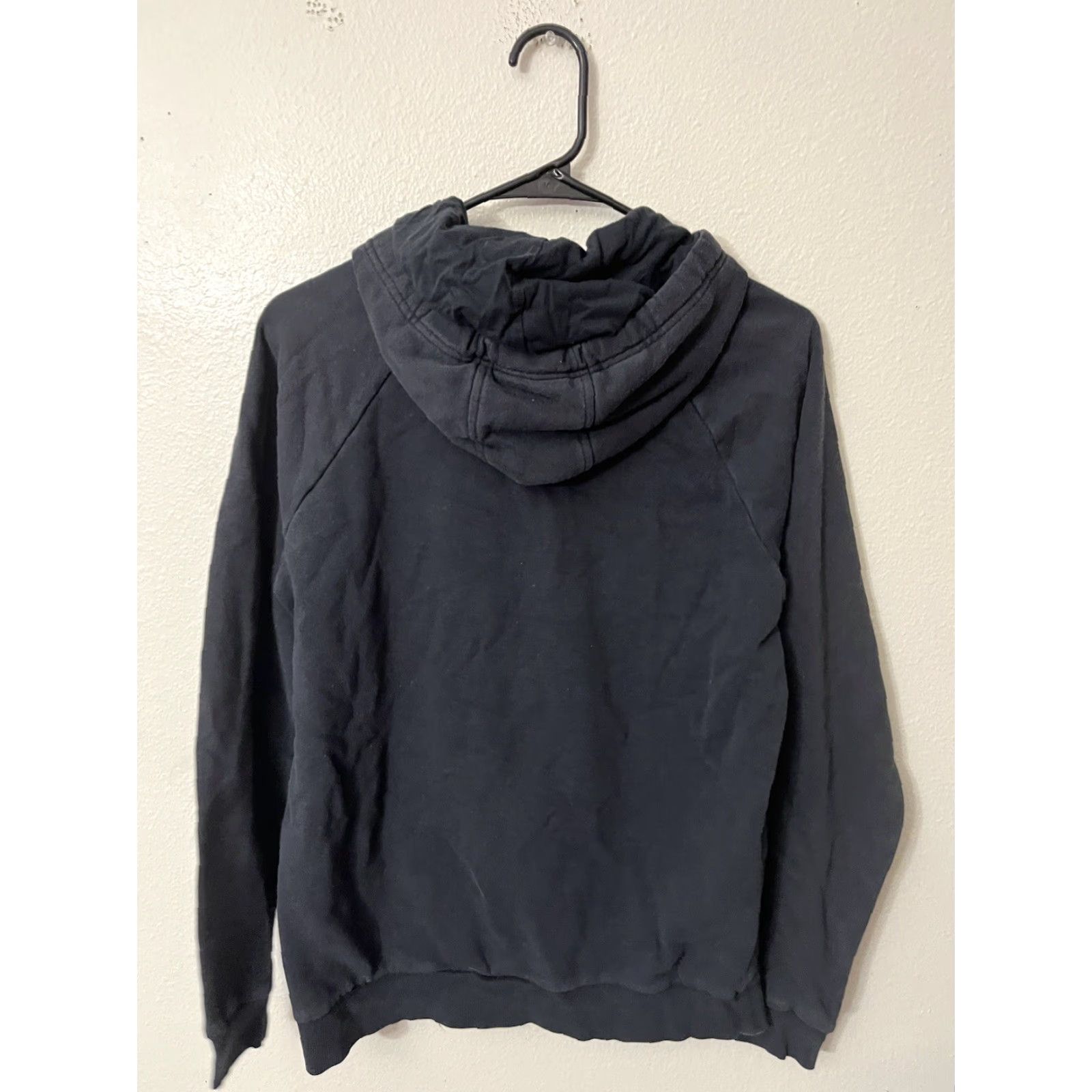 Under Armour Under Armour Hoodie Mens Size M Black Logo Fleece Pullover Sweatshirt Distressed Vintage 90s Mens Clothing Size US M / EU 48-50 / 2 - 3 Thumbnail