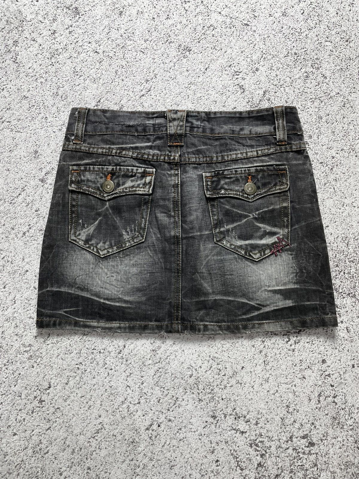 If Six Was Nine 2000s No K - Faded Black Mud Wash Denim Mini Skirt Gothic Size 30" / US 8 / IT 44 - 2 Thumbnail