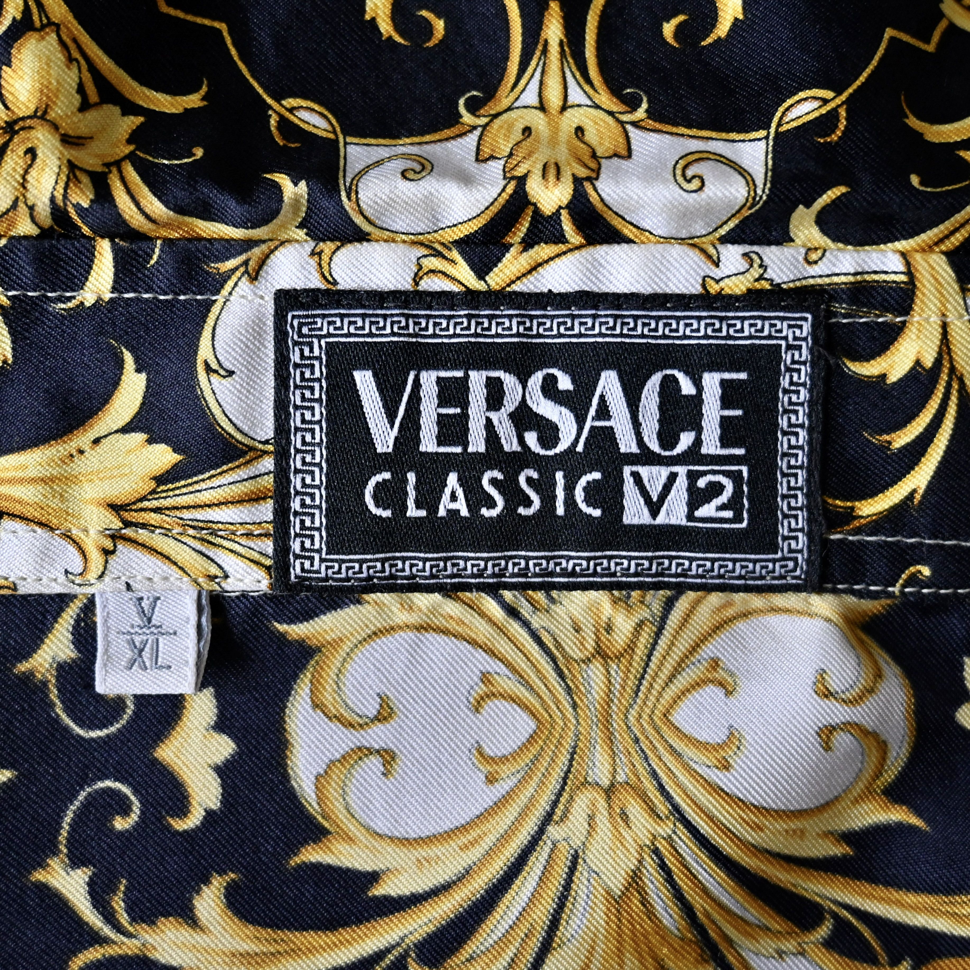 Versace VTG 1990s VERSACE CLASSIC V2 silk shirt made in Spain Size US XL / EU 56 / 4 - 12 Thumbnail