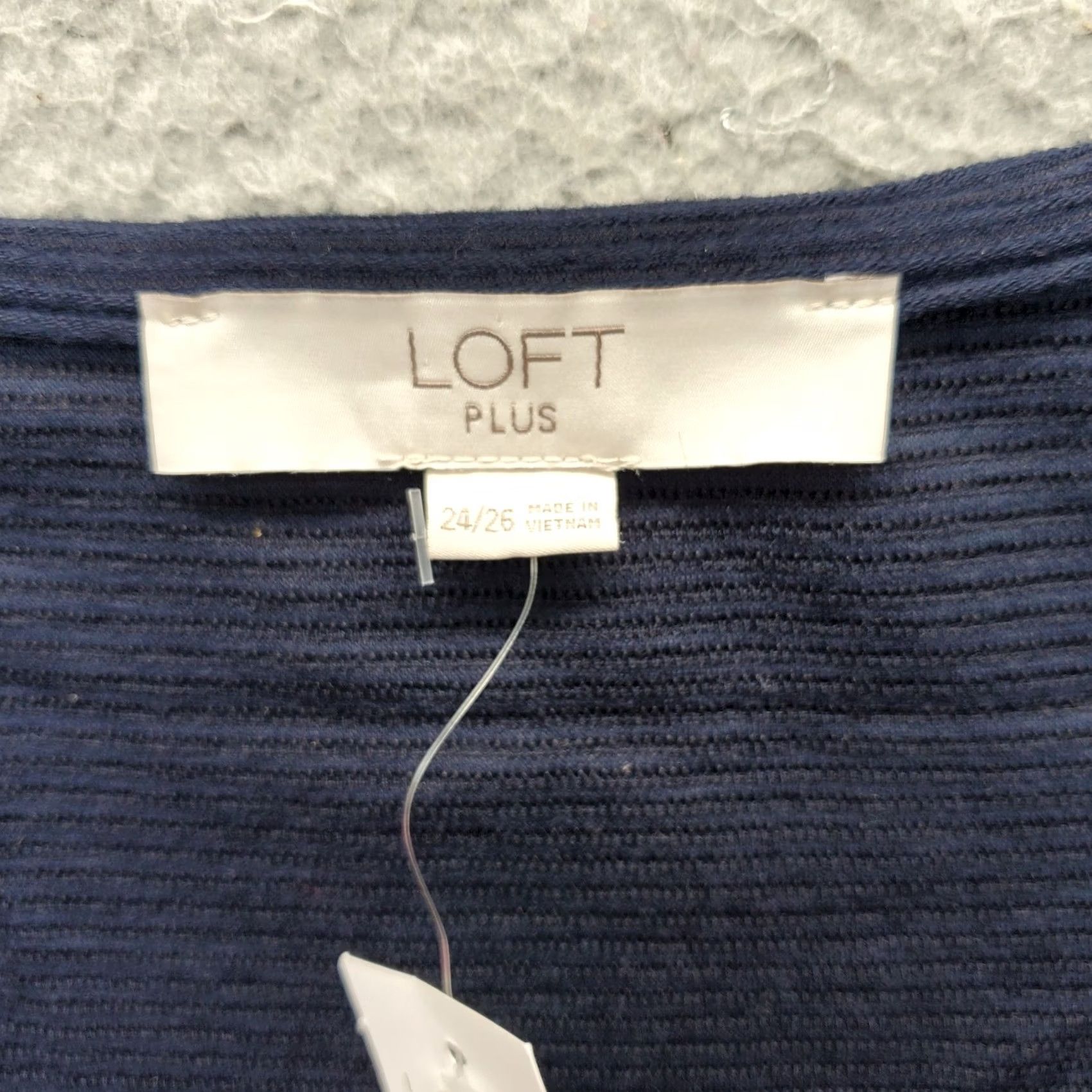 Loft Loft Tank Top Womens Size 24/26 Navy Ribbed Casual Sleeveless V-Neck Knot Hem Shirt Womens 24/26 Navy Tank (NWT) Size 4XL / US 24-26 - 6 Thumbnail