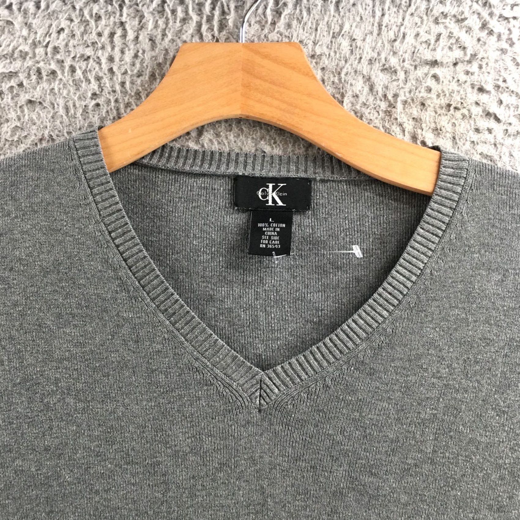 Calvin Klein Calvin Klein CK Sweater Mens Large Gray V-Neck Knit Pullover Classic Cotton Size US L / EU 52-54 / 3 - 3 Thumbnail