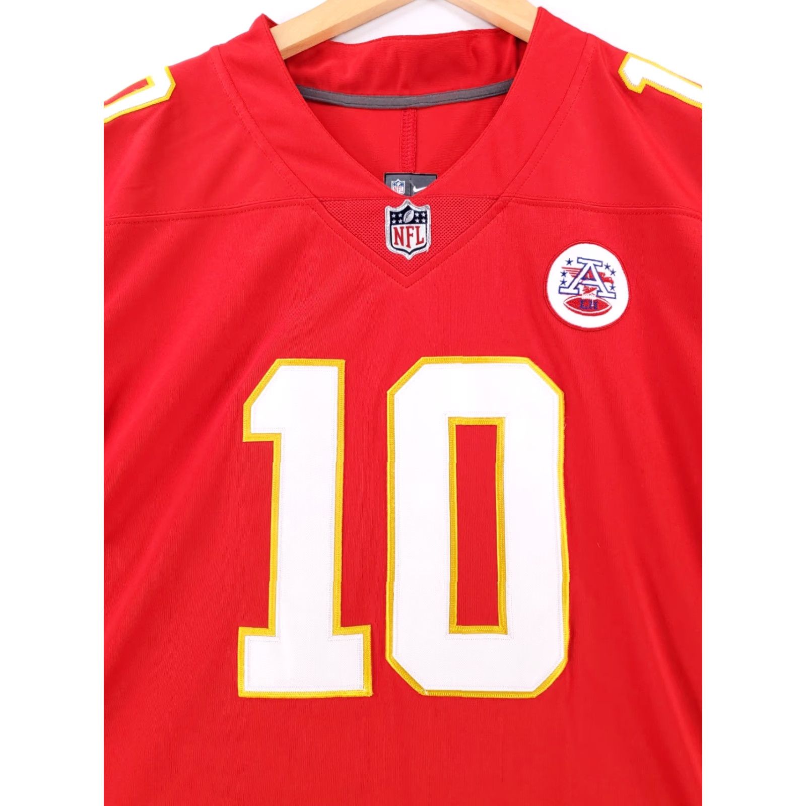 Nike Kansas City Chiefs Jersey Nike NFL Tyreek Hill 10 Mens L Red Official Casual Shirt Size US L / EU 52-54 / 3 - 3 Thumbnail