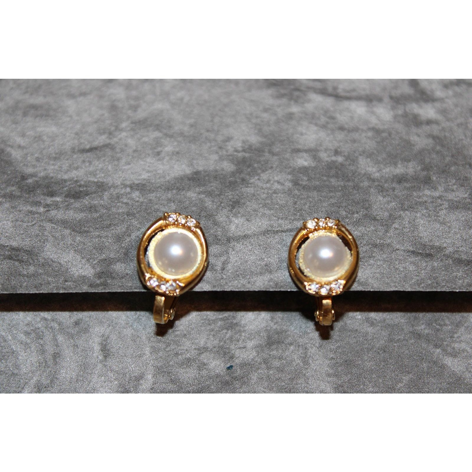 Other Vintage c1980s Faux Pearl & Rhinestone Clip-On Earrings Size ONE SIZE - 1 Thumbnail