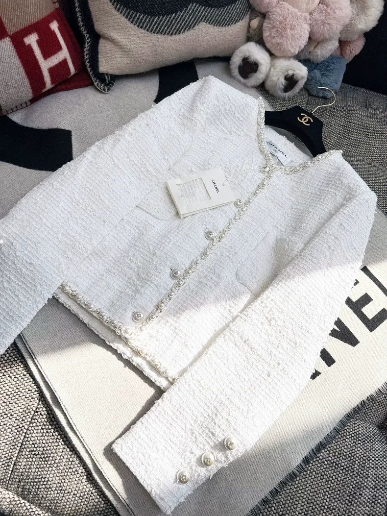 Chanel Chanel 25p spring and summer preview white pearl rolled ed Size S / US 4 / IT 40 - 6 Thumbnail