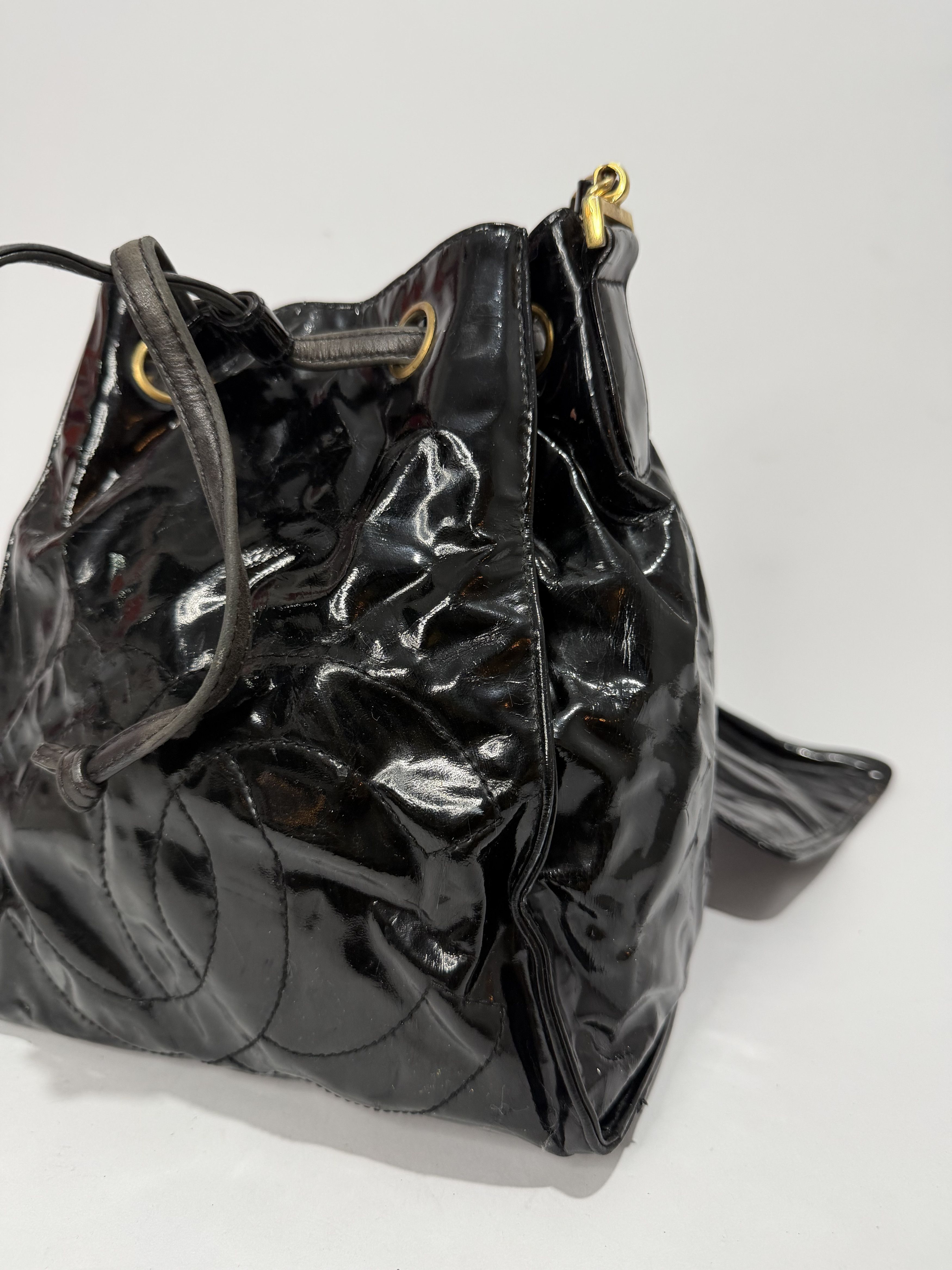 Chanel Vintage Chanel CC Patent Bucket Bag Size ONE SIZE - 9 Thumbnail