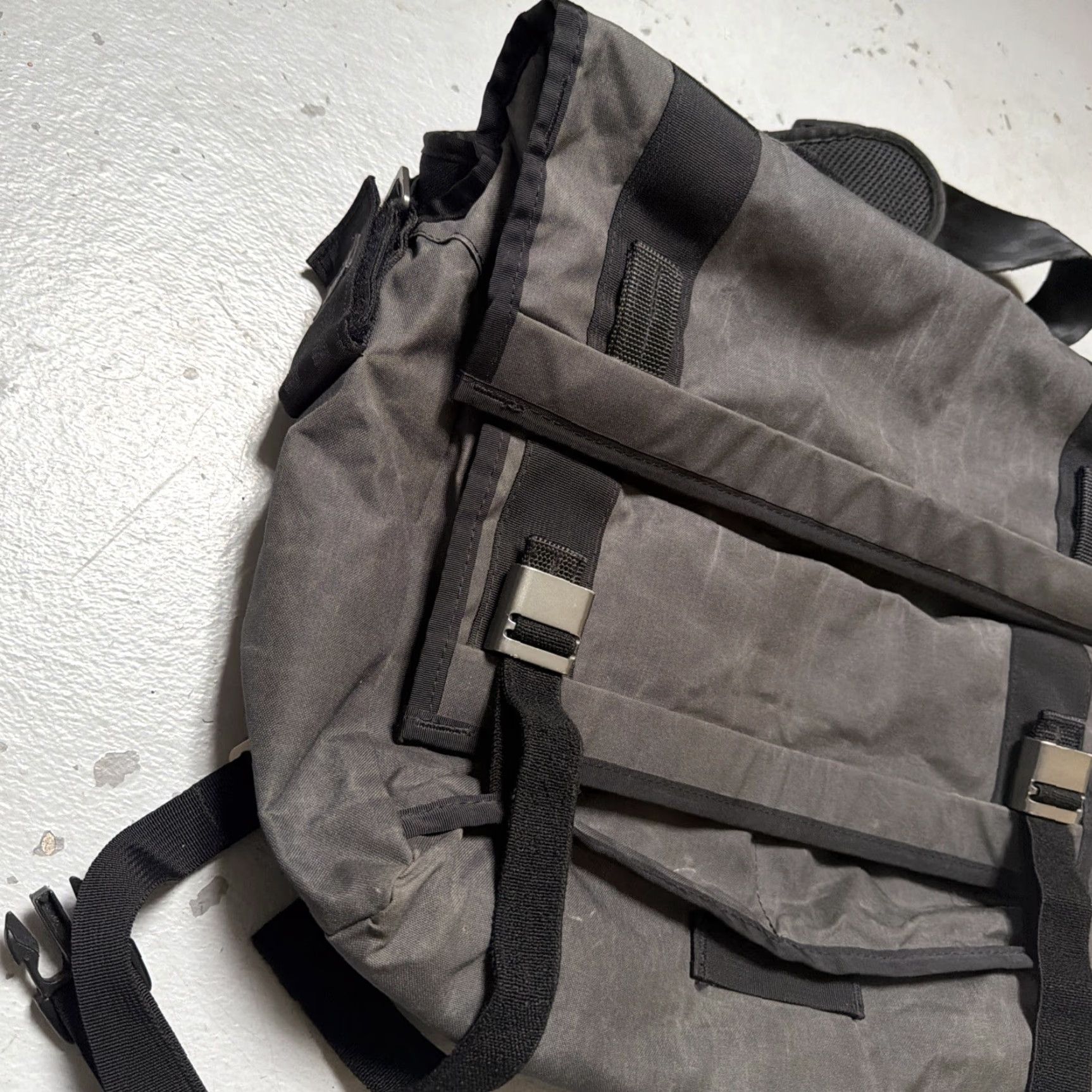 Mission Workshop Mission Workshop Rummy AP Messenger Bag Unisex Adults Gray Cotton Canvas USA SF Bicycle Travel School Graffiti Size ONE SIZE - 2 Thumbnail