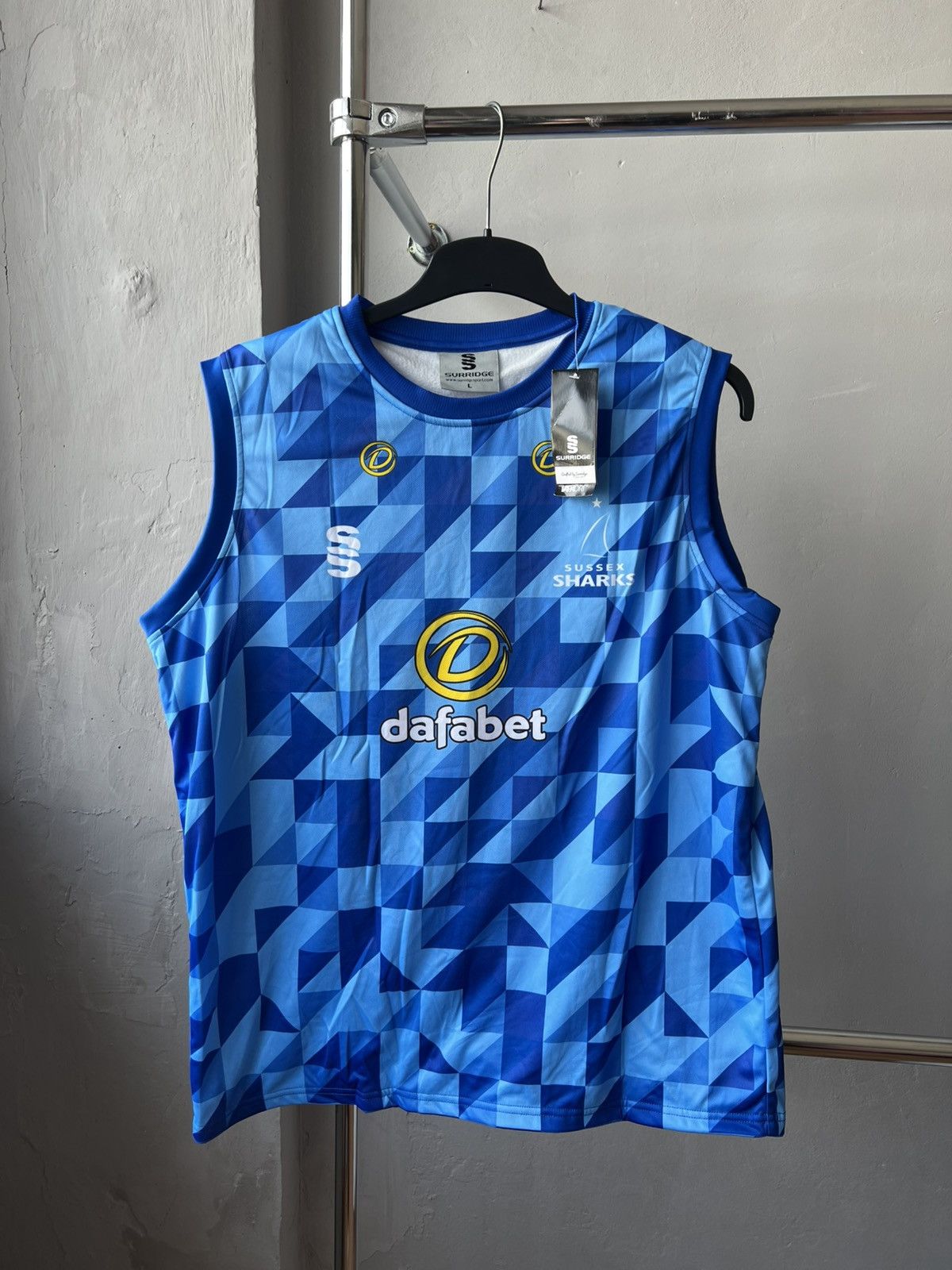 Other NWT 2022/23 SUSSEX SHARKS CRICKET DESEGN JERSEY WEST SIZE L Size US L / EU 52-54 / 3 - 2 Thumbnail