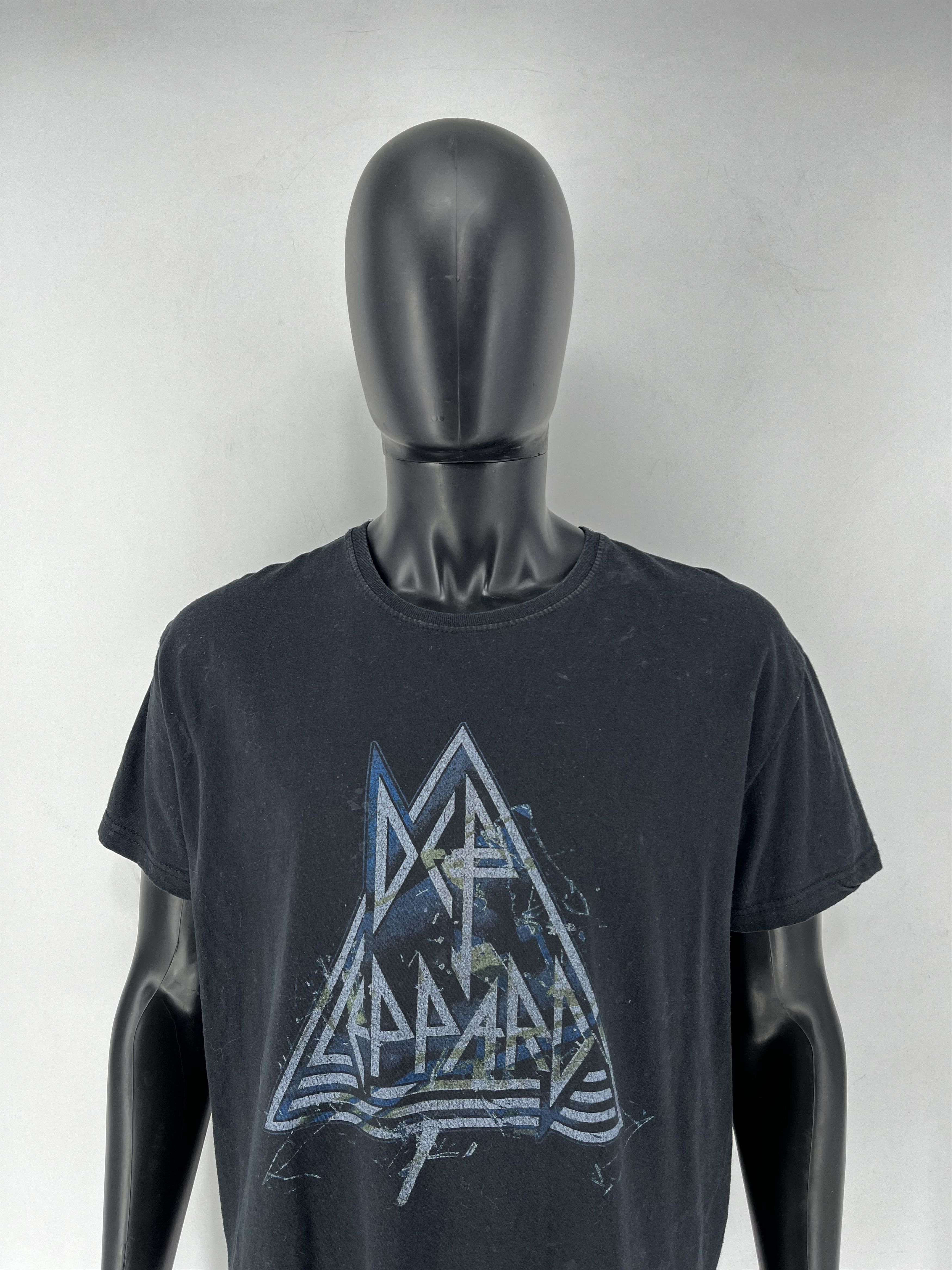 Band Tees Vintage Y2K Def Leppard Band Tee Size L Size US L / EU 52-54 / 3 - 1 Thumbnail