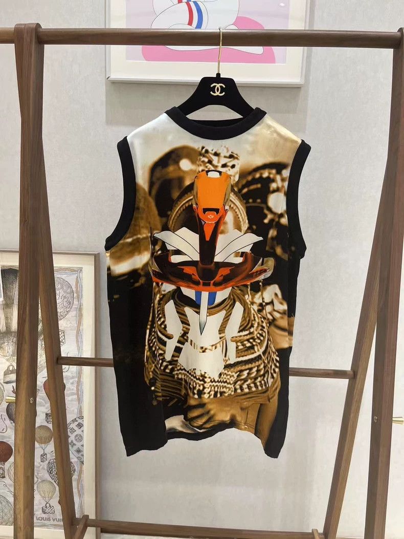 Givenchy Givenchy Silk vest, size M, chest 104 cm Size US M / EU 48-50 / 2 - 1 Thumbnail