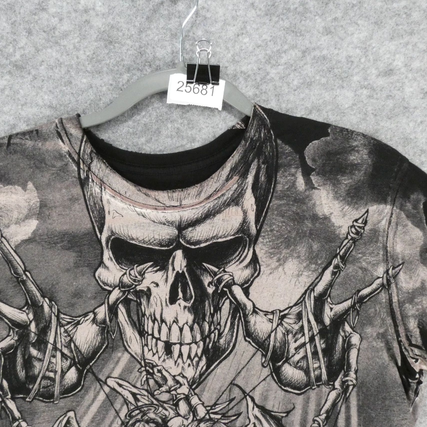 Affliction Affliction Shirt Men L Black Grunge Skull Puppets God Devil Armageddon Size US L / EU 52-54 / 3 - 3 Thumbnail