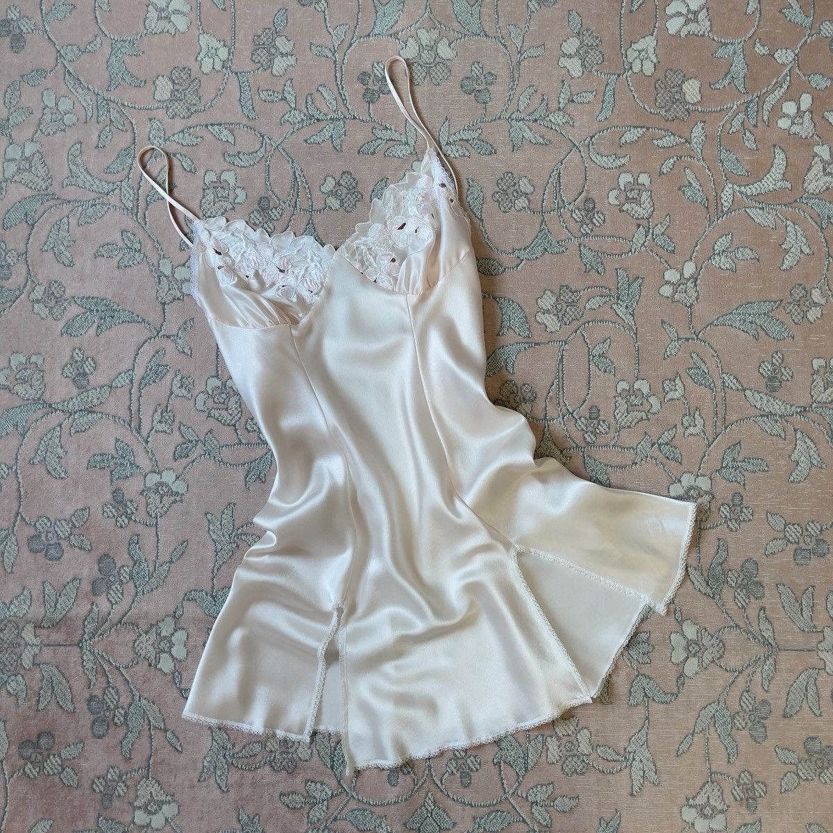 Victoria's Secret Victoria’s Secret 1980s Blush Pink Satin Mini Slip Dress (M) Size M / US 6-8 / IT 42-44 - 6 Thumbnail