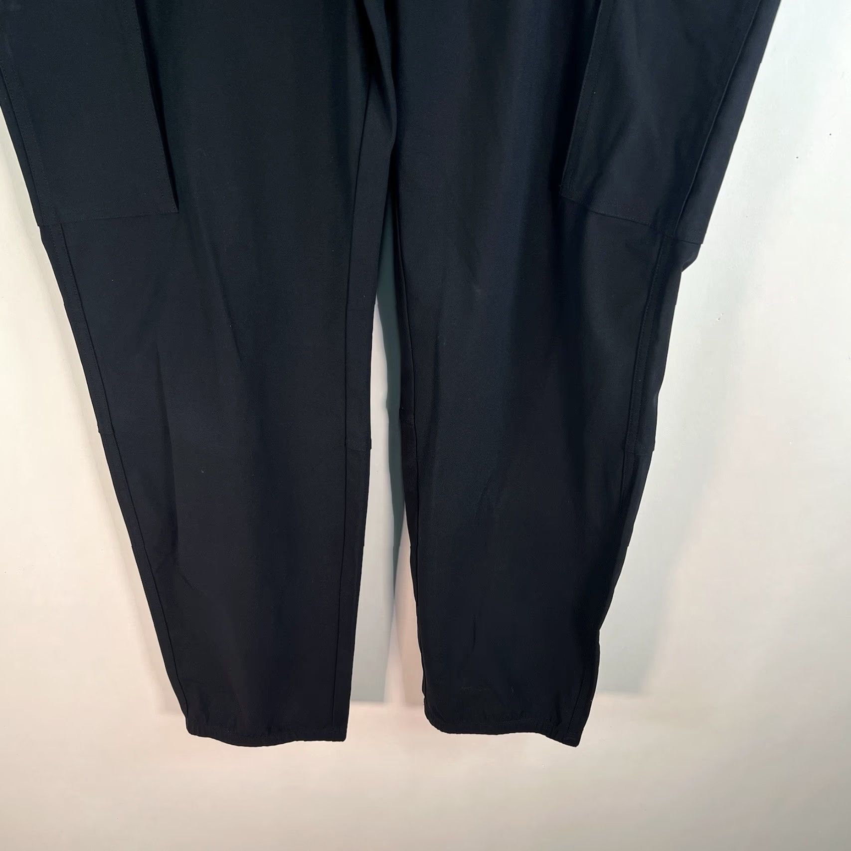 Vuori Vuori Mens Meta Cargo Pant - 5-Pocket Slash Pockets Cargo Straight Leg Black 38 X31 Vintage No Size US 38 / EU 54 - 3 Thumbnail