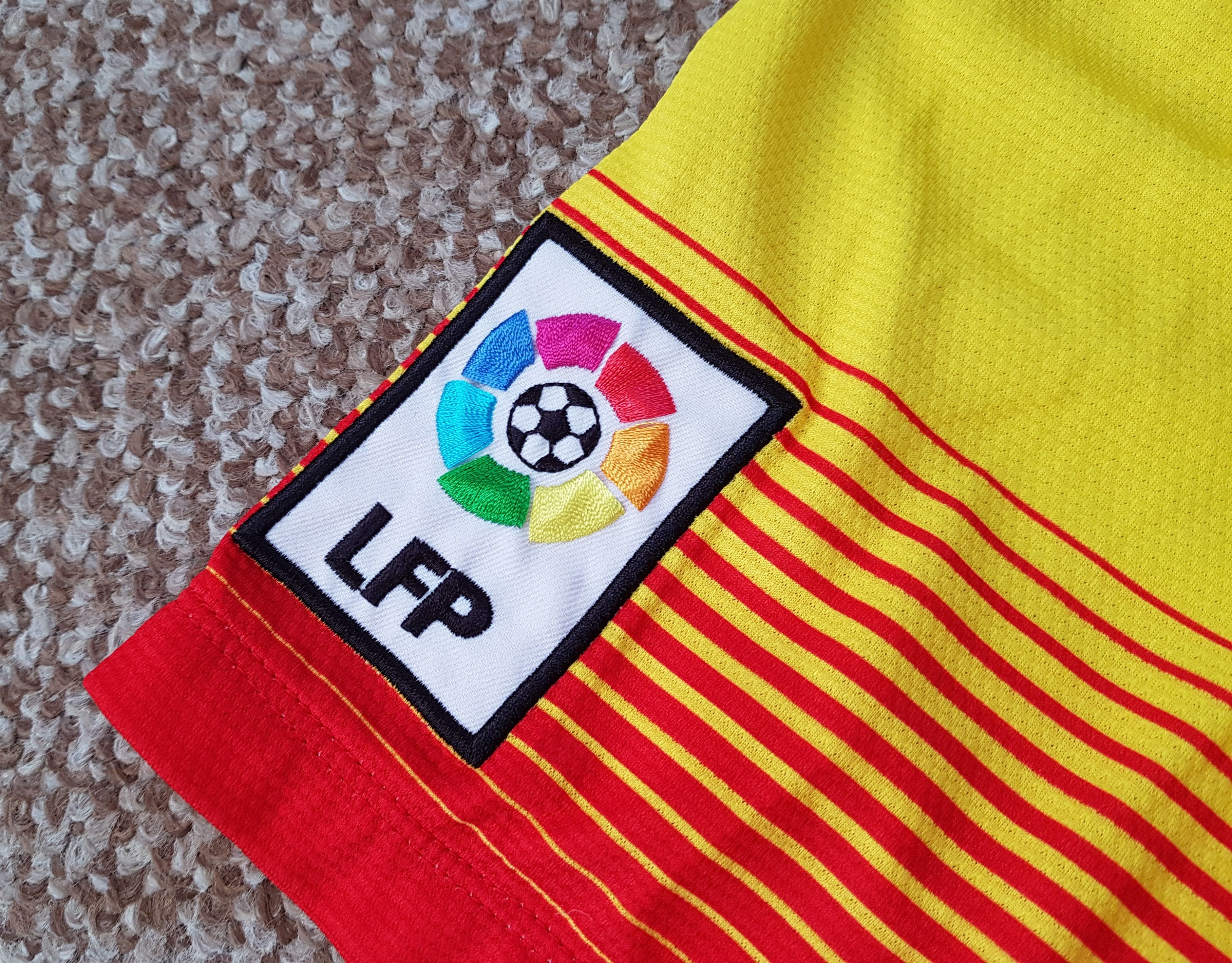Nike Nike Barcelona Catalan Kit 2013-14 Football Soccer Jersey Size US L / EU 52-54 / 3 - 6 Thumbnail