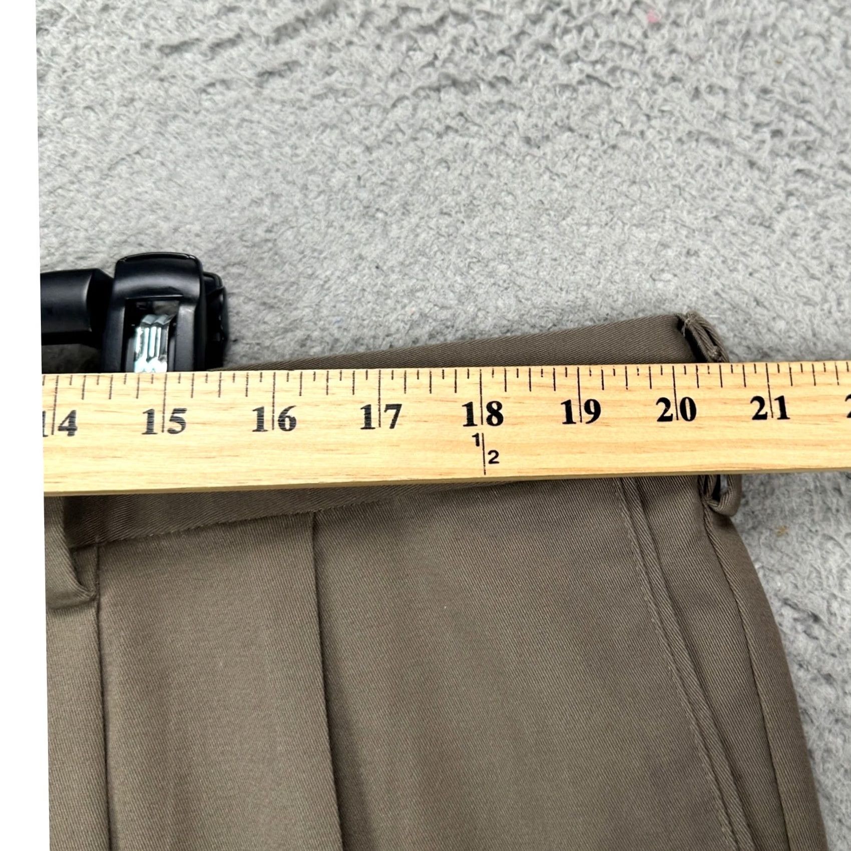 Dockers Dockers The Best Pressed Mens Khaki Pleated Pants Pants 40x29 Brown Chino Stretch NEW Size US 40 / EU 56 - 6 Thumbnail