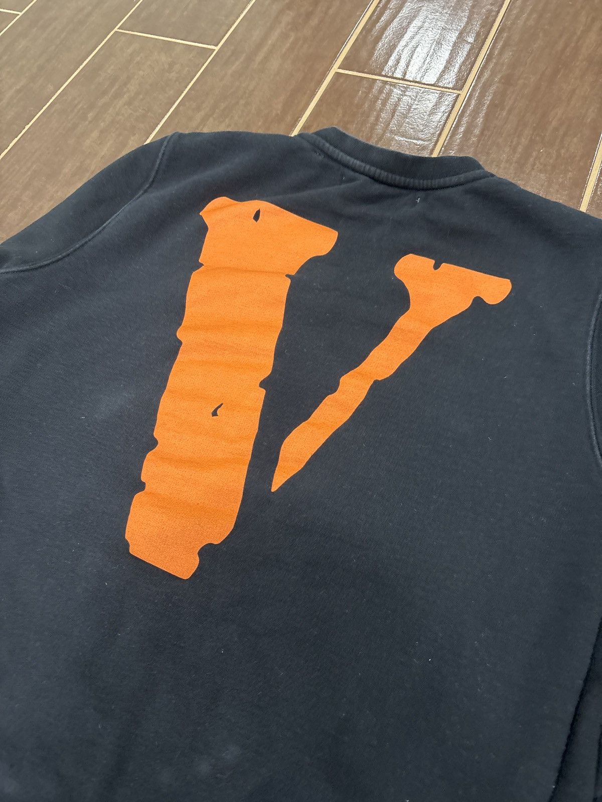 Off-White × Vlone LIGHT WEAR Off-White x Vlone Crewneck Black SZ M/Fits L Size US L / EU 52-54 / 3 - 4 Thumbnail