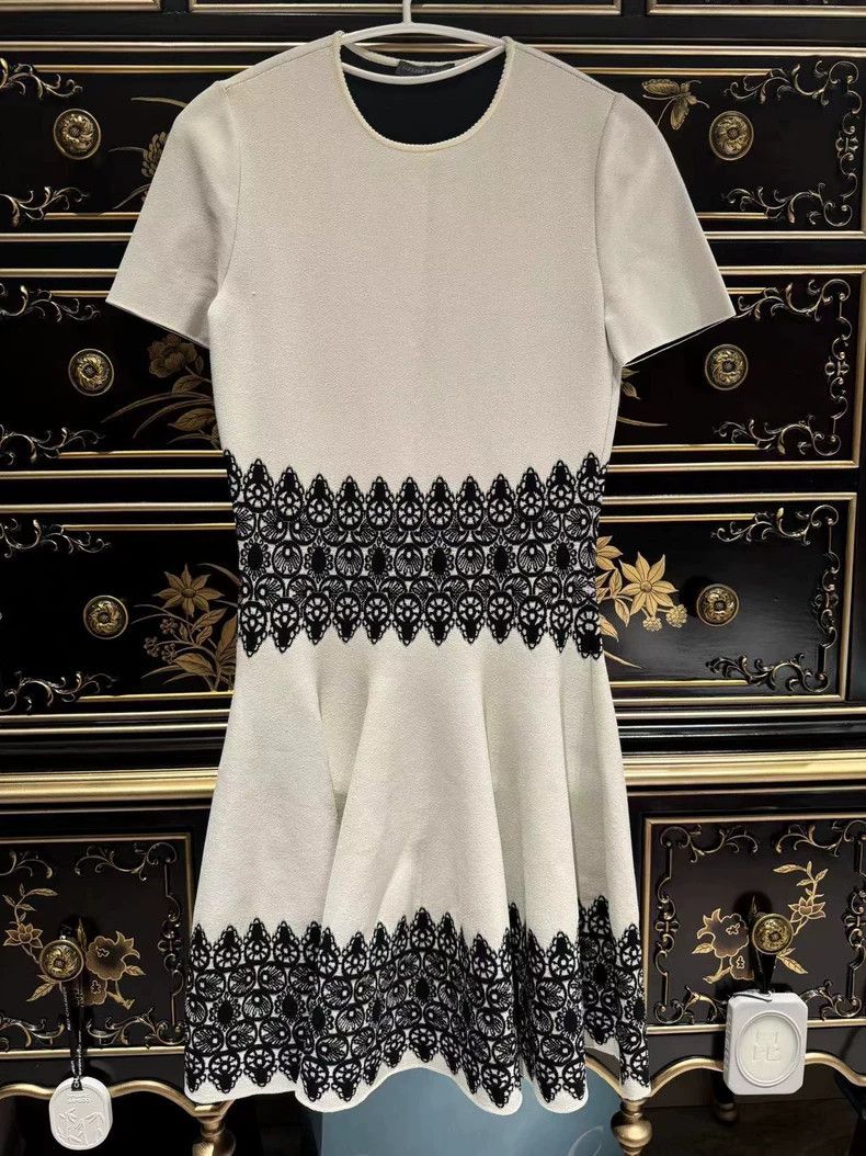 Alexander McQueen Alexander McQUEEN Dress 2505-Nextarrow Size S / US 4 / IT 40 - 1 Thumbnail