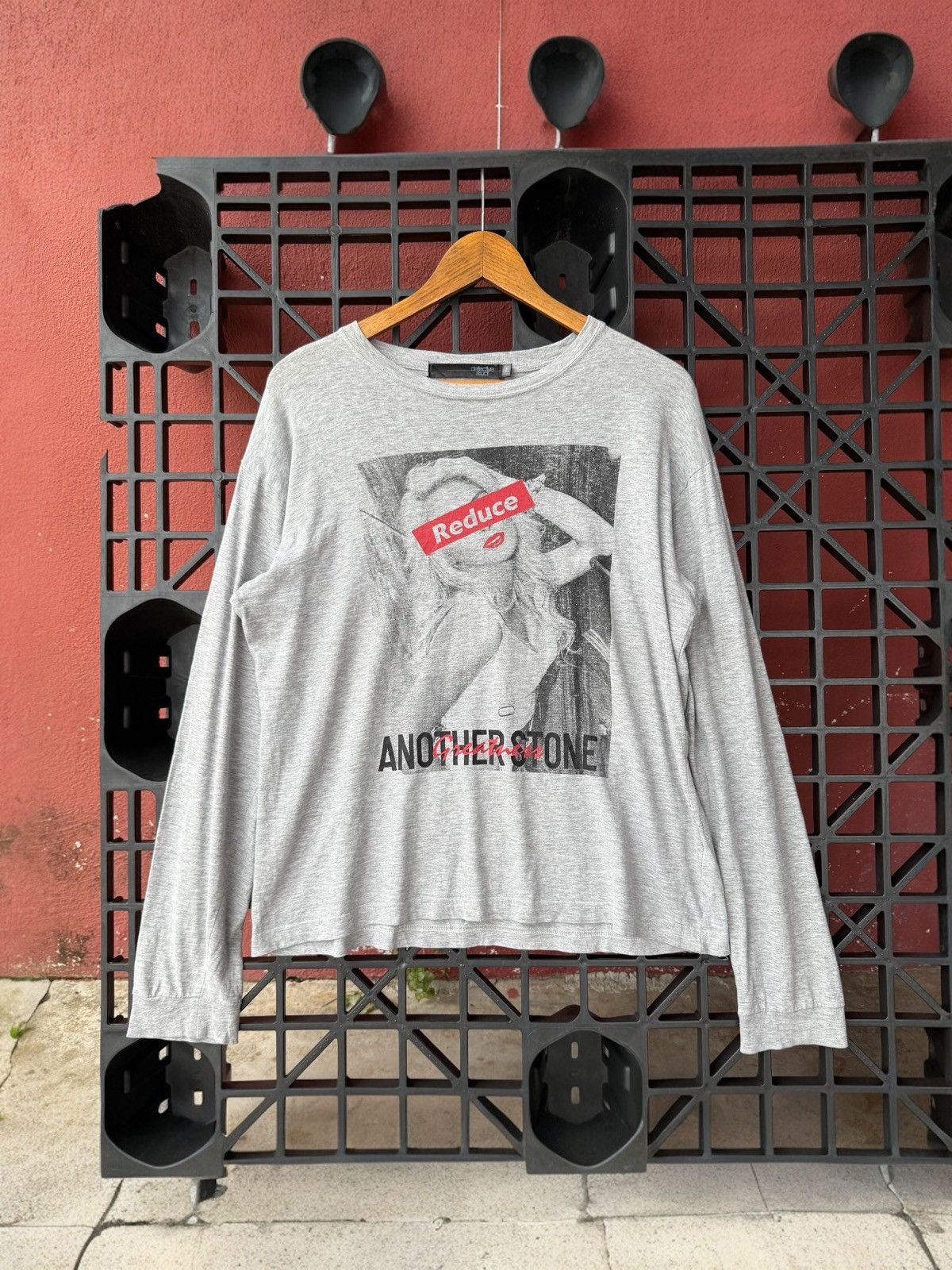 Japanese Brand Y2K Hysteric Style Defective Struct Women Potrait Graphic T Size US L / EU 52-54 / 3 - 1 Thumbnail
