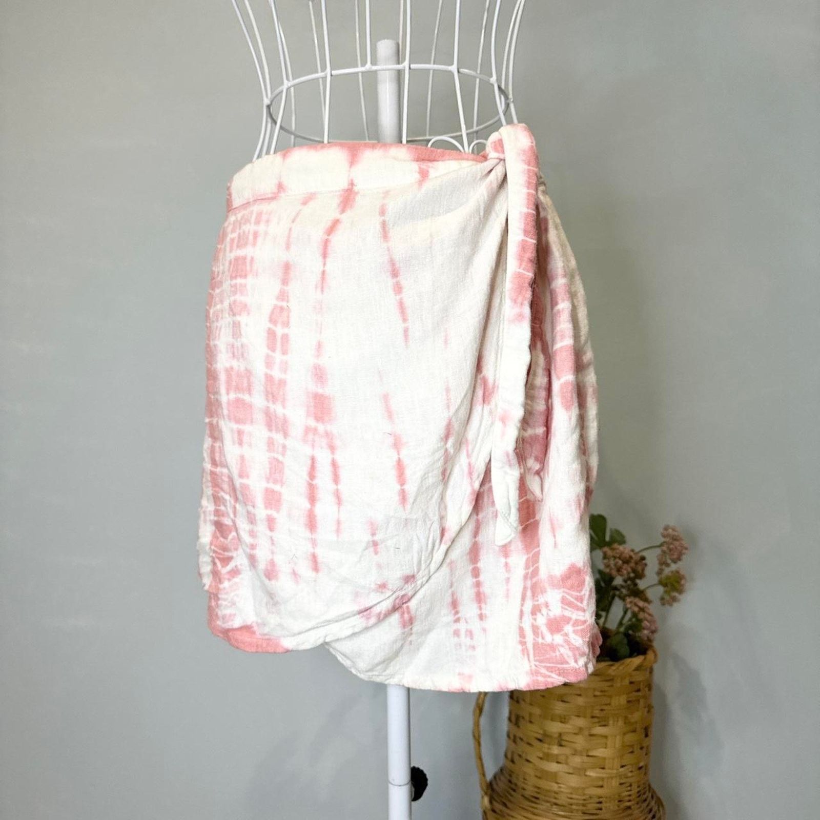 Free People free people ‘Rosie’ tie dye pink and white sarong wrap skirt Size 26" / US 2 / IT 38 - 2 Thumbnail