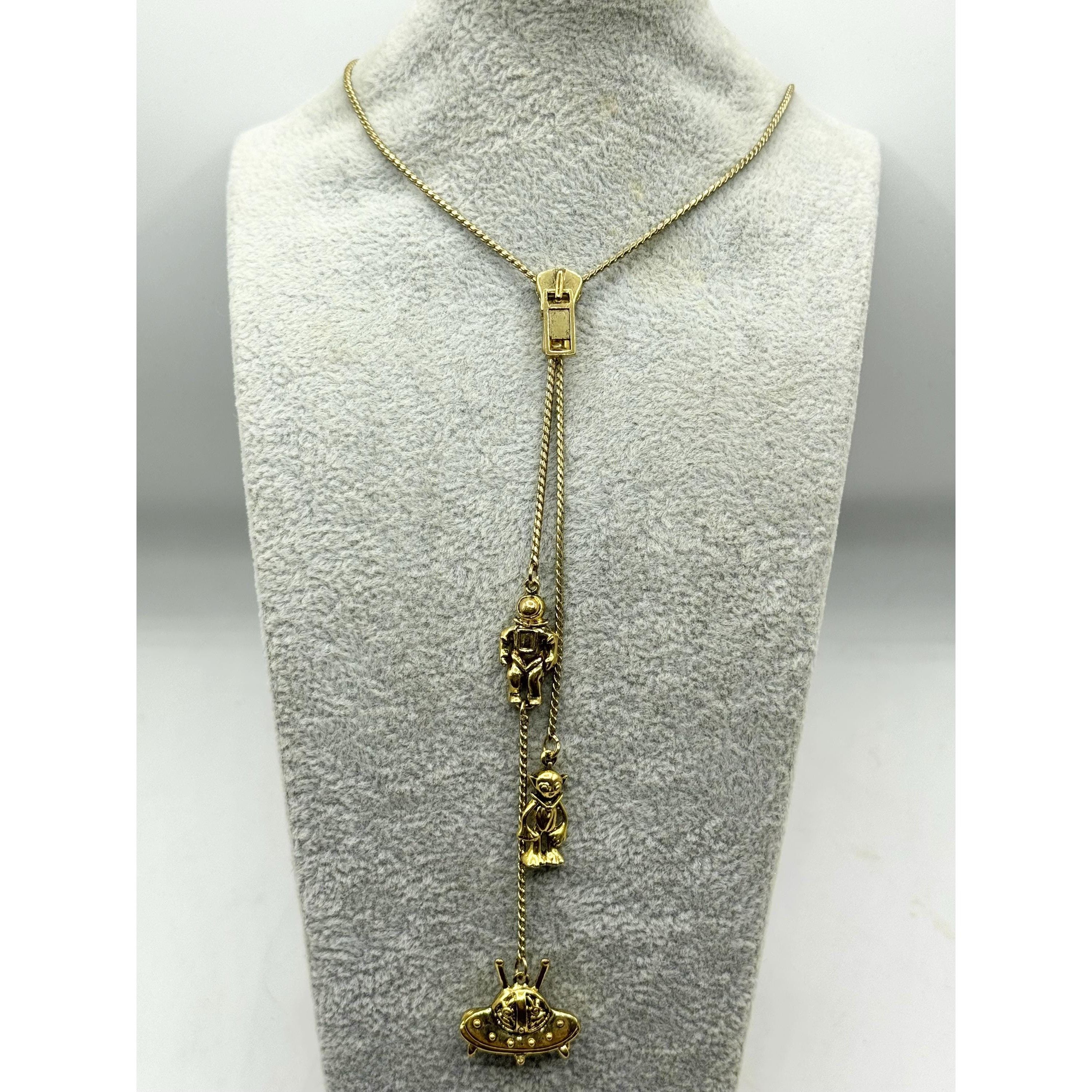 Other Vintage Gold Zipper Alien UFO Astronaut Tassel Charm Necklac Size ONE SIZE - 1 Thumbnail